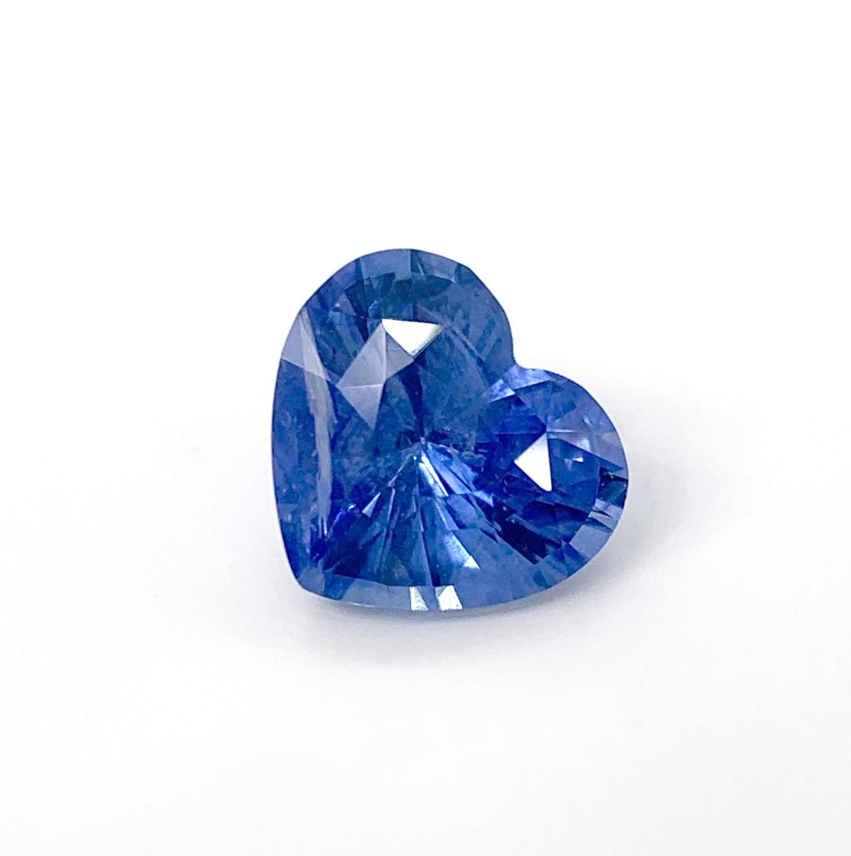 Bague de fiançailles en saphir bleu avec un saphir bleu naturel de 1,82 ct, créée par NASHGEMS, bijou de naissance de septembre pour femmes.