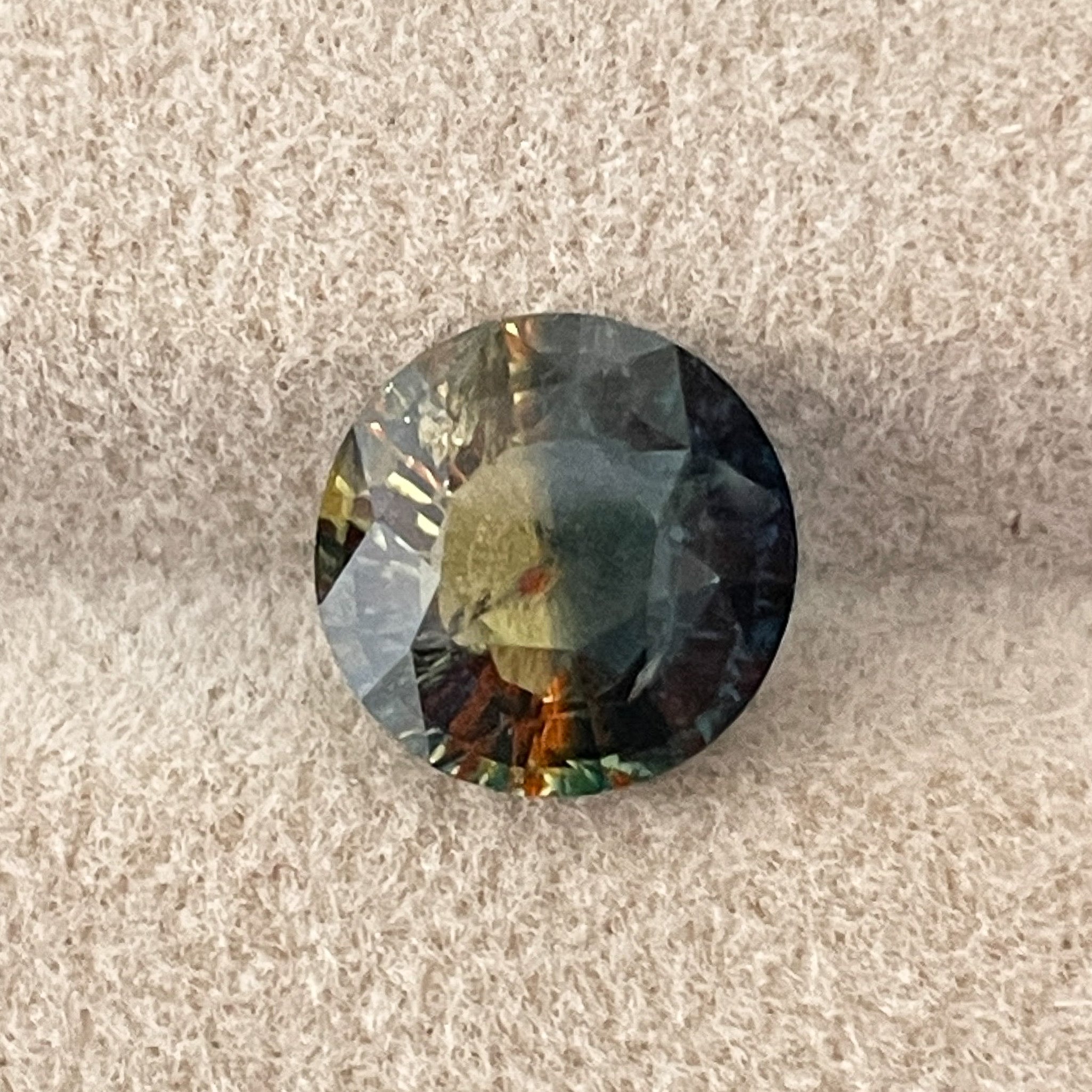 Natural teal bi-color sapphire, 3.70 Ct round cut loose gemstone by NASHGEMS, ideal for engagement rings or custom jewelry.