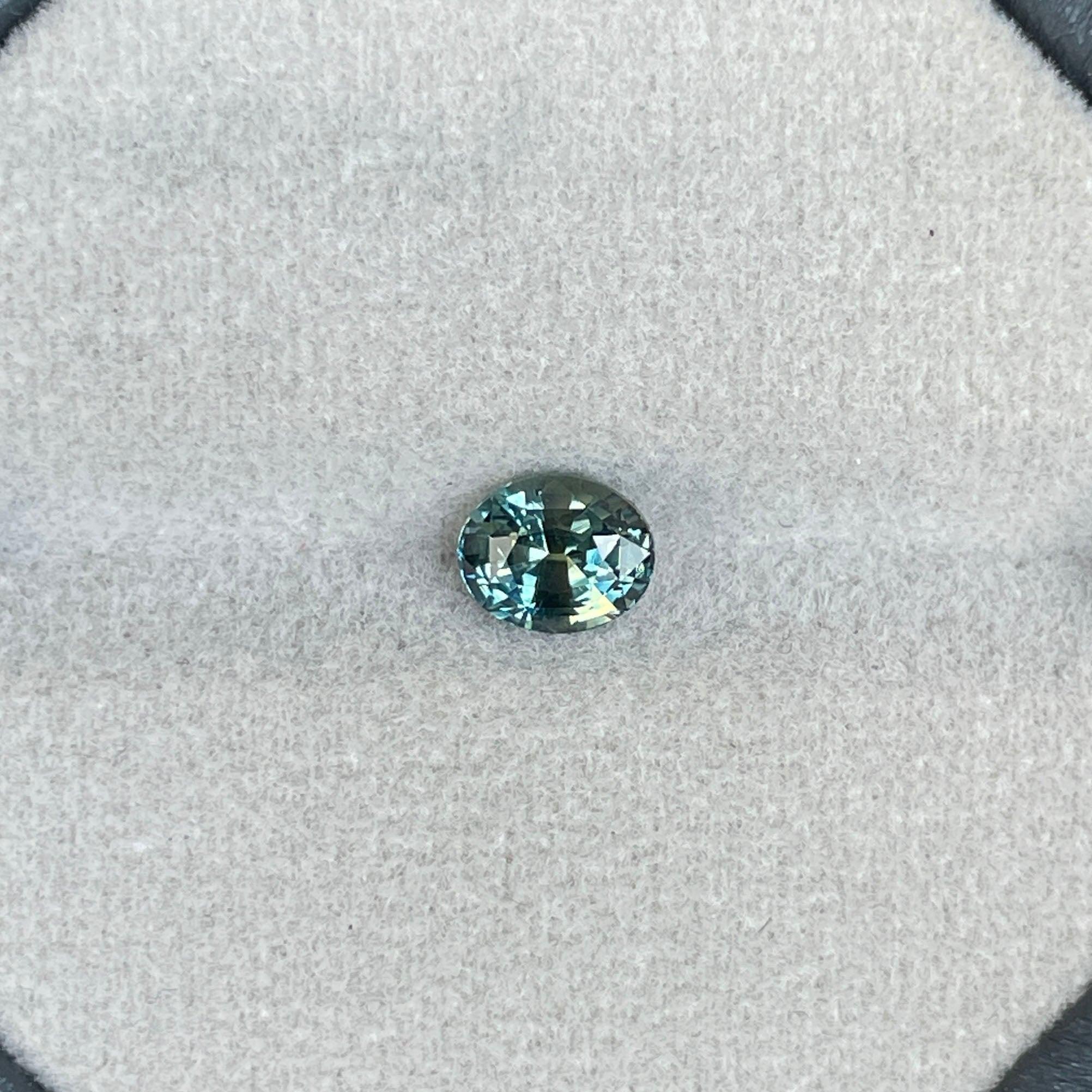 Parti sapphire stone Oval cut 1.27 crt bi colour sapphire. Clarkson uni, Loose Stone
