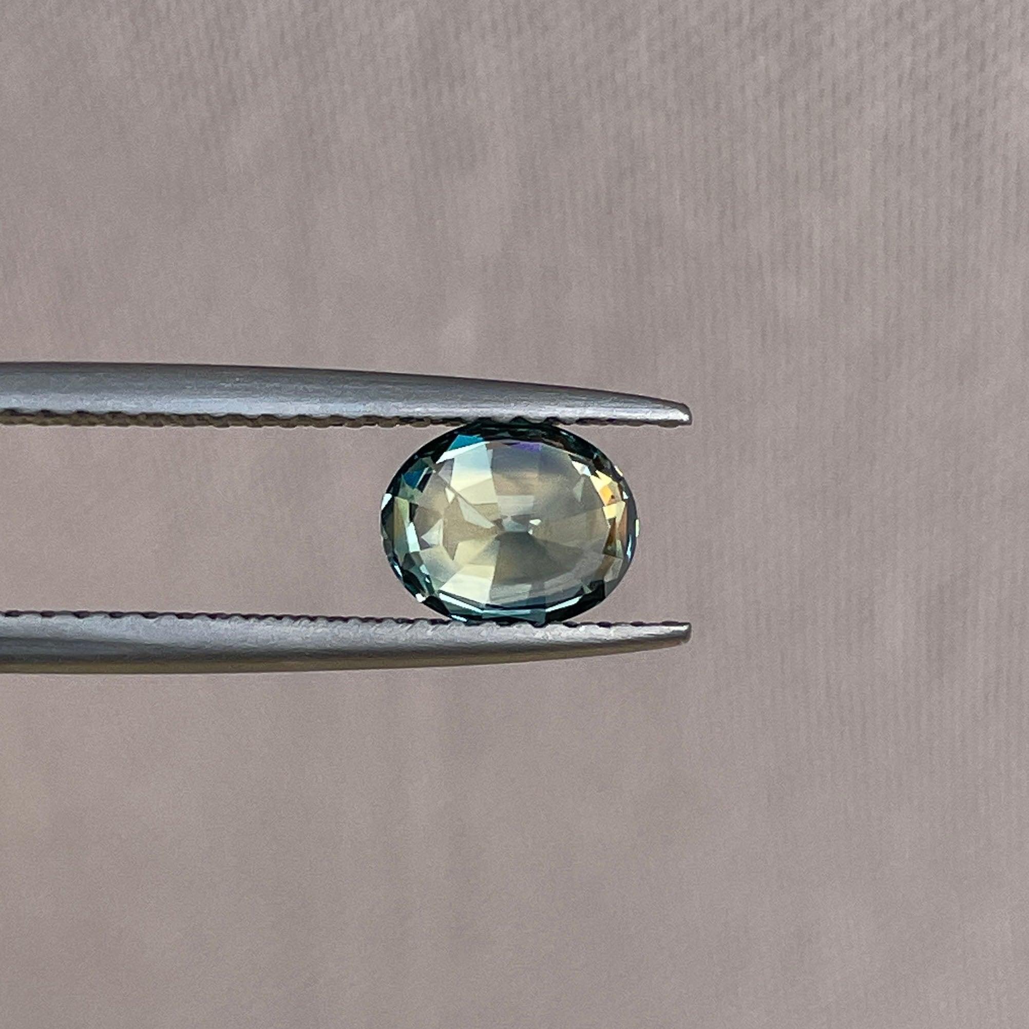 Parti sapphire stone Oval cut 1.27 crt bi colour sapphire. Clarkson uni, Loose Stone - NASHGEMS