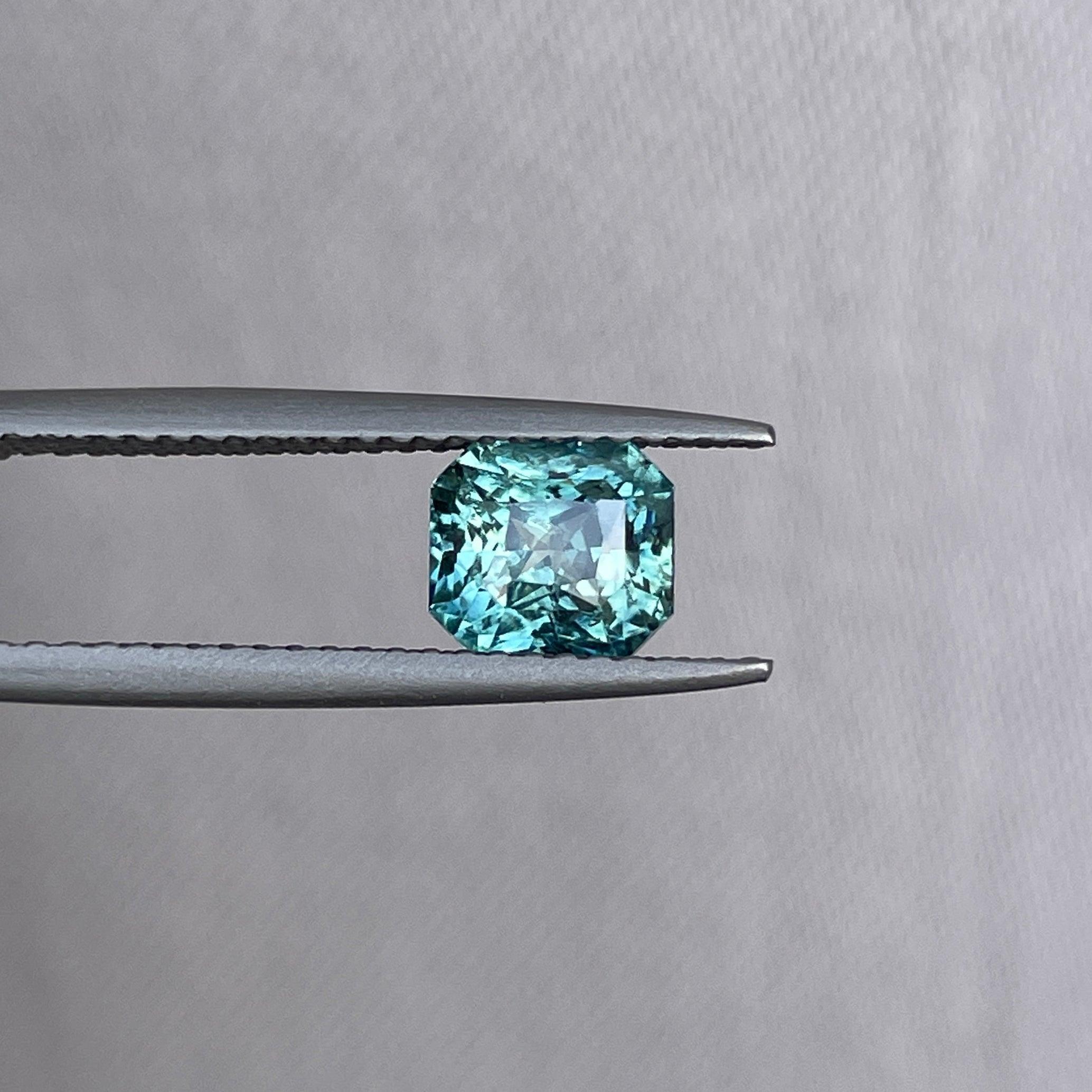 Minimalist 1.63 crt Radiant Shaped Green Sapphire for Pendant Necklace, Dainty Wedding Necklace Valentine's Gift for Her