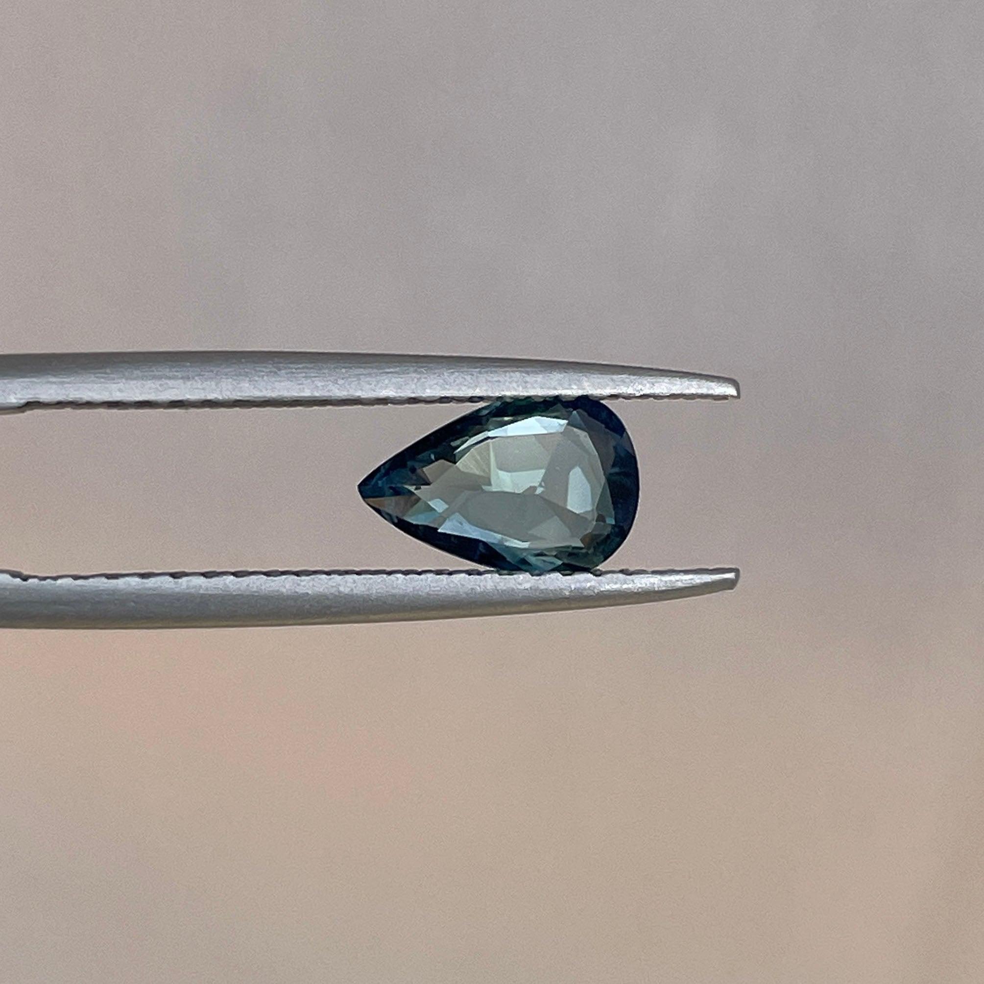 Teal sapphire Pear cut, 0.93 crt - NASHGEMS