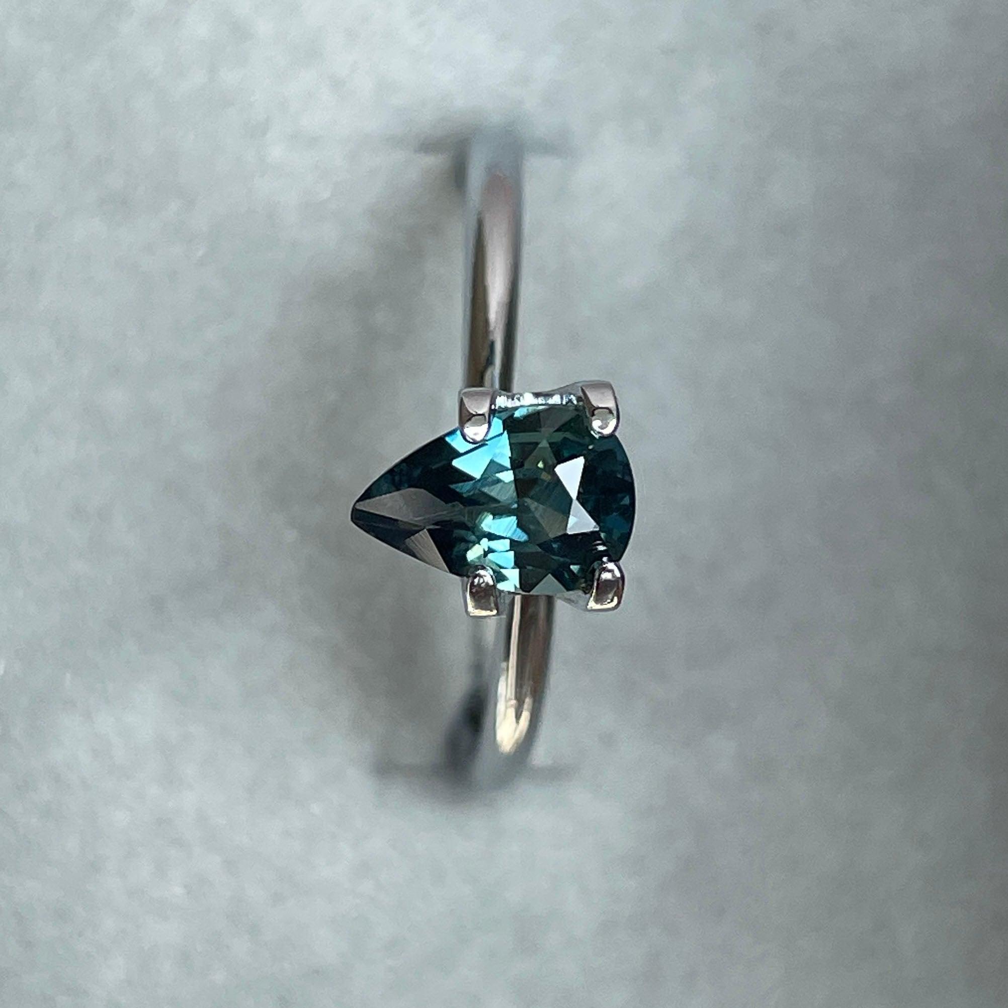 Teal sapphire Pear cut, 0.93 crt - NASHGEMS