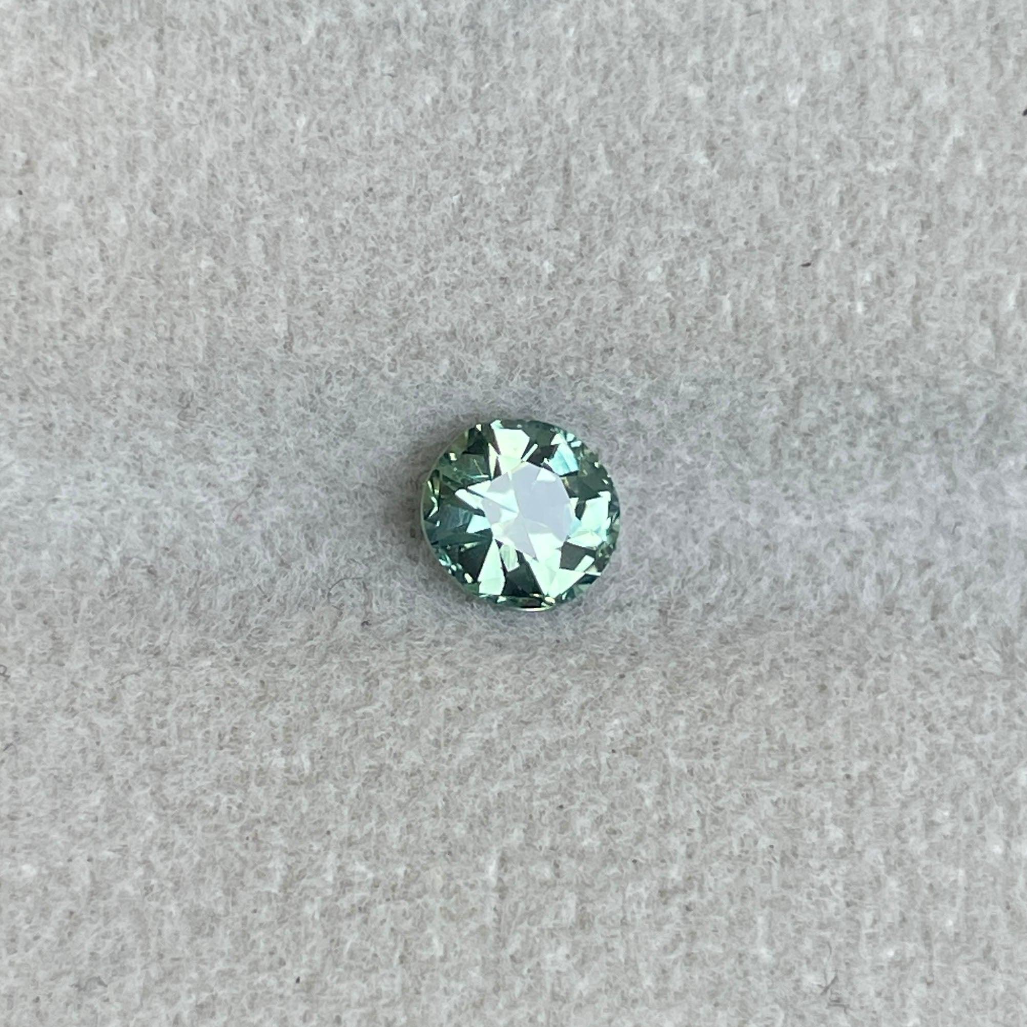 Green sapphire 0.89 crt