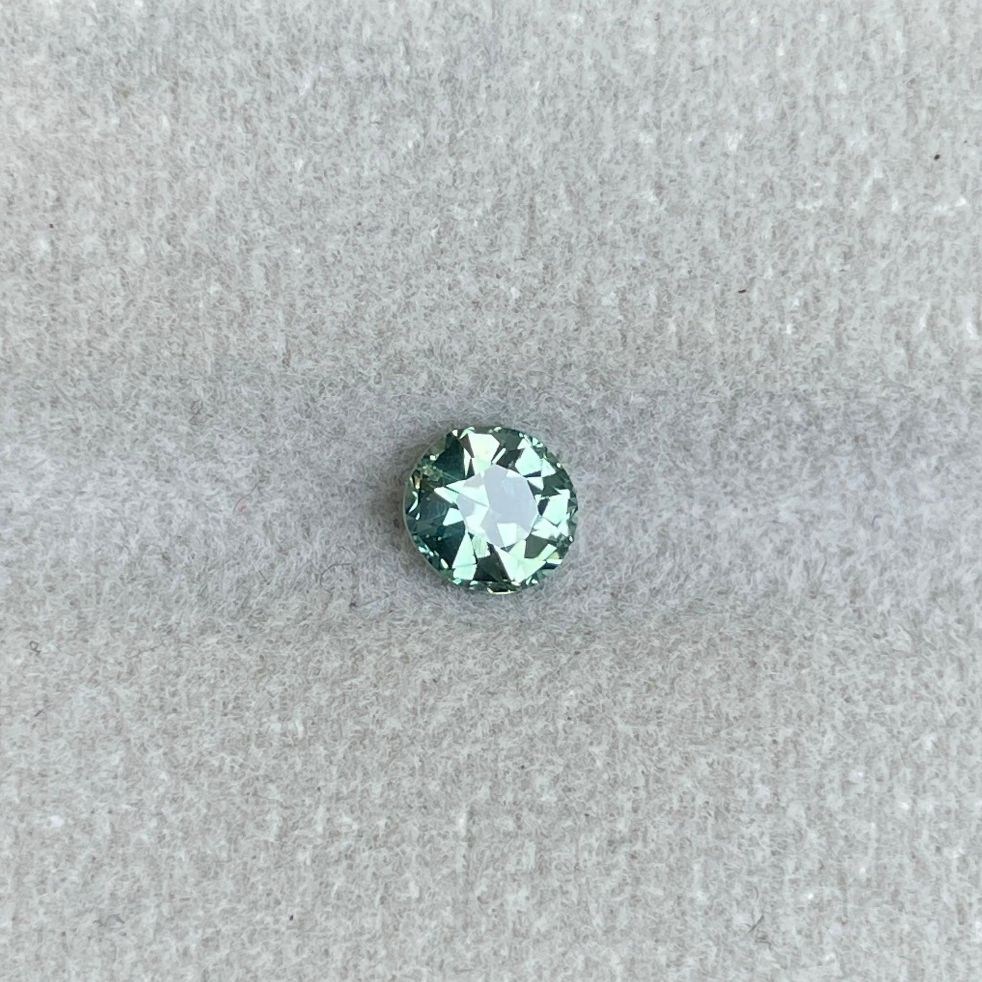 Green sapphire 0.89 crt - NASHGEMS