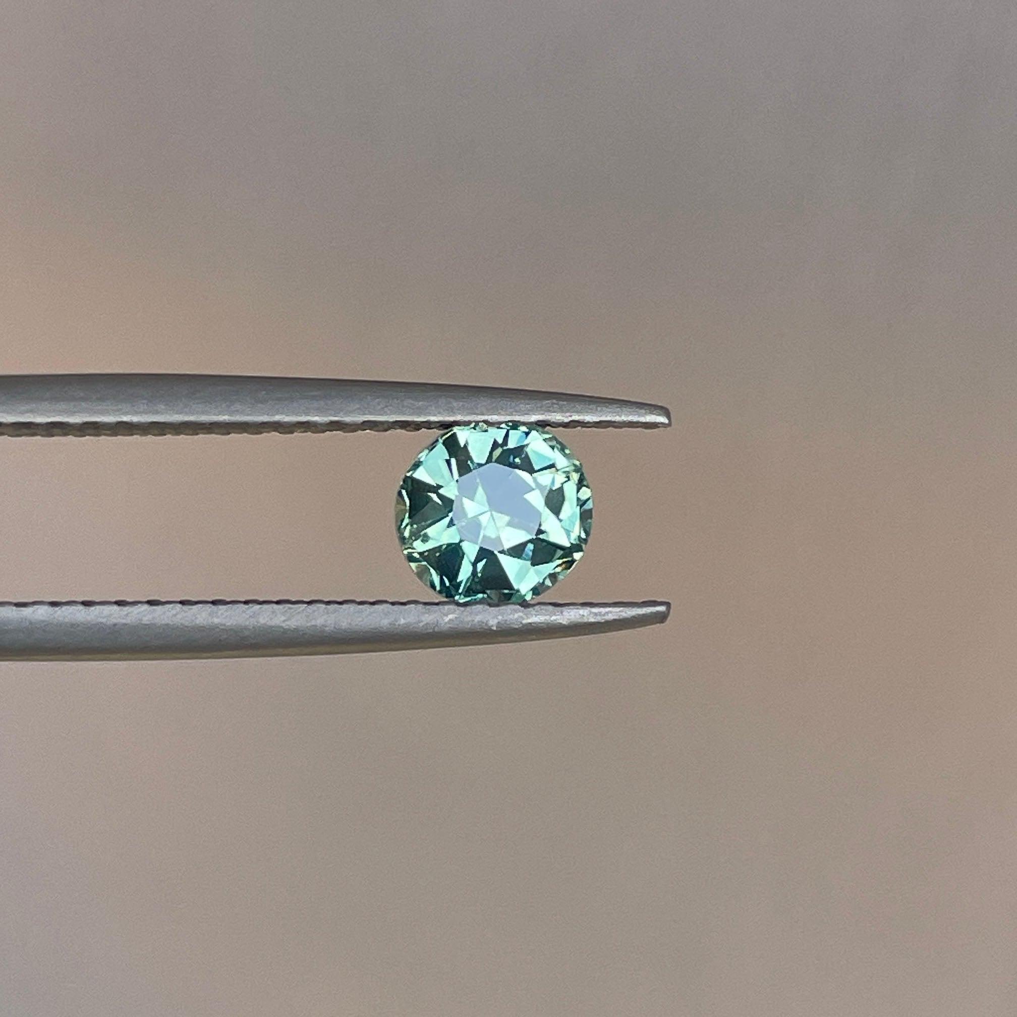 Green sapphire 0.89 crt