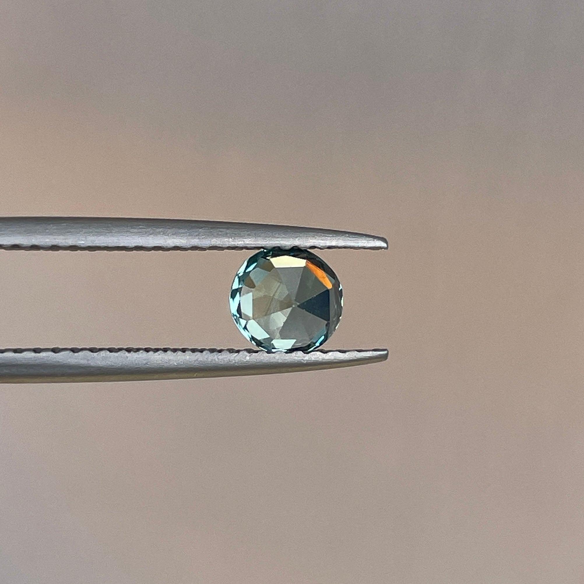 Green sapphire 0.89 crt - NASHGEMS