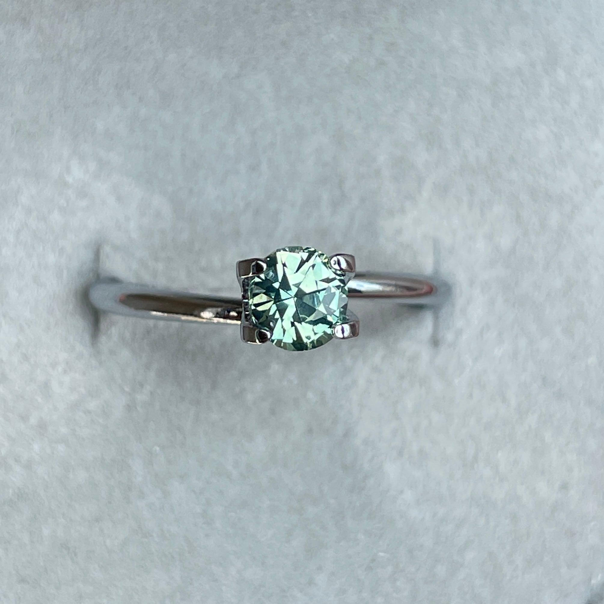 Green sapphire 0.89 crt - NASHGEMS