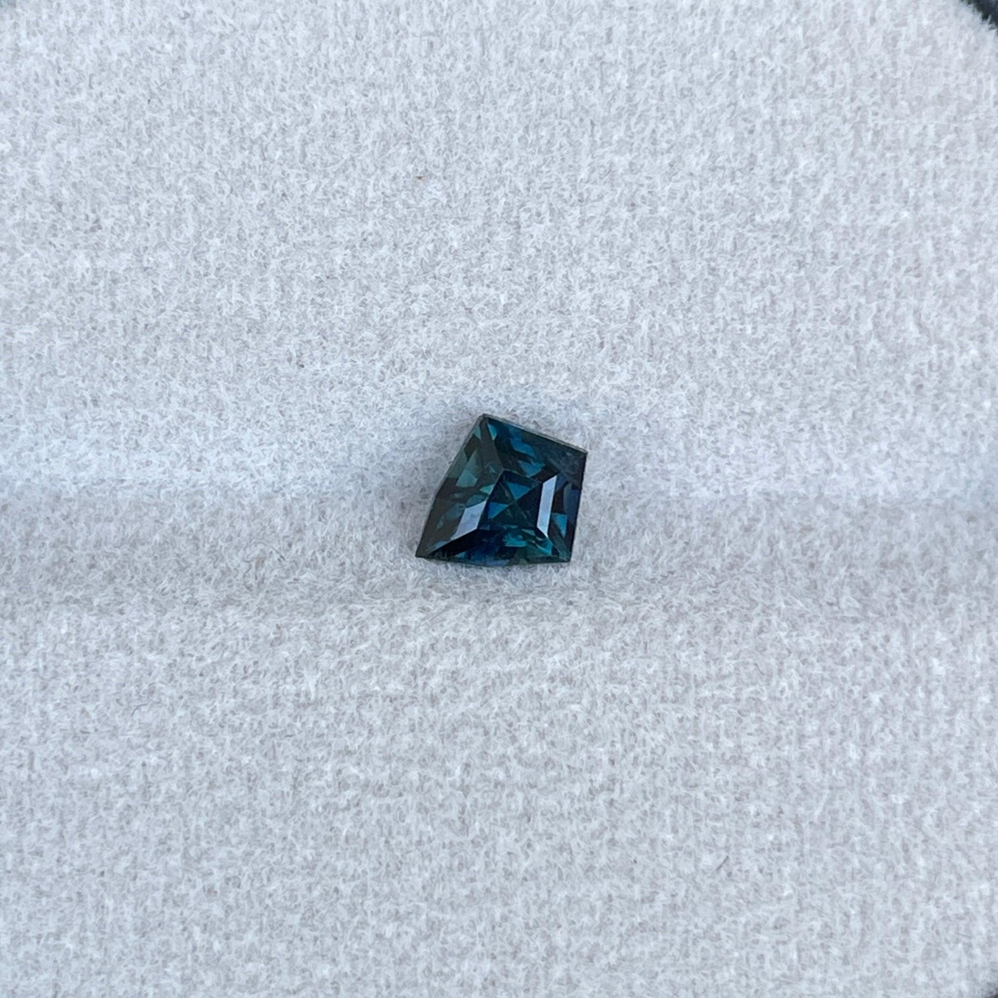 Teal Sapphire 0.82 Ct - NASHGEMS