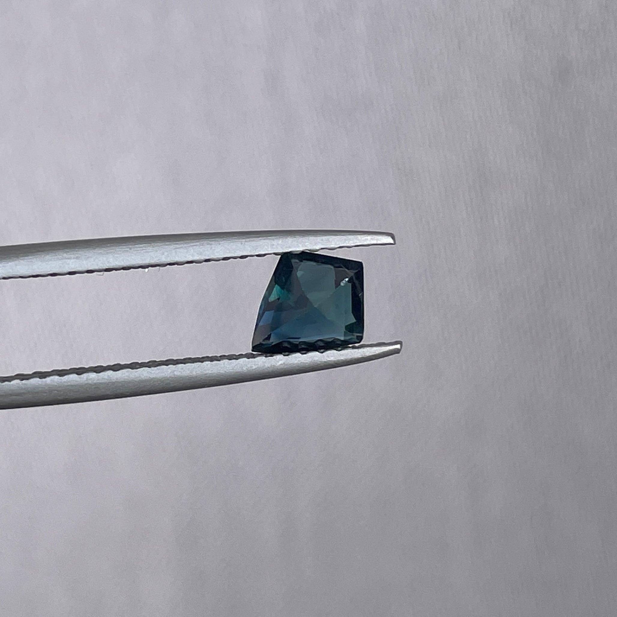 Teal Sapphire 0.82 Ct - NASHGEMS