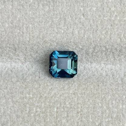 Blueish green sapphire, 1.52 crt.