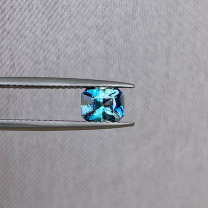 Blueish green sapphire, 1.16 crt