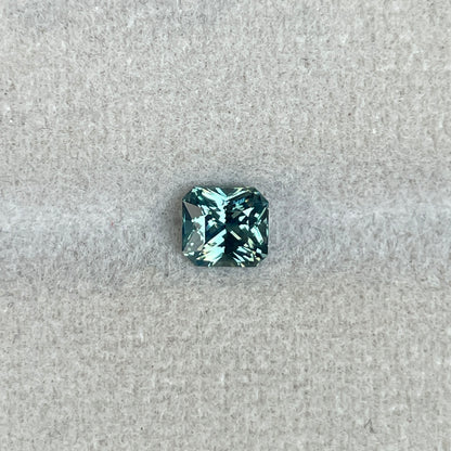 Greenish blue sapphire, 1.00 crt.