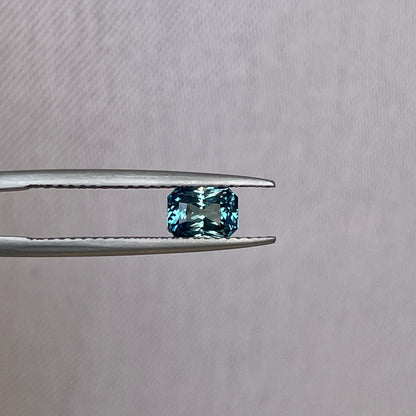 Greenish blue sapphire, 0.90 crt.