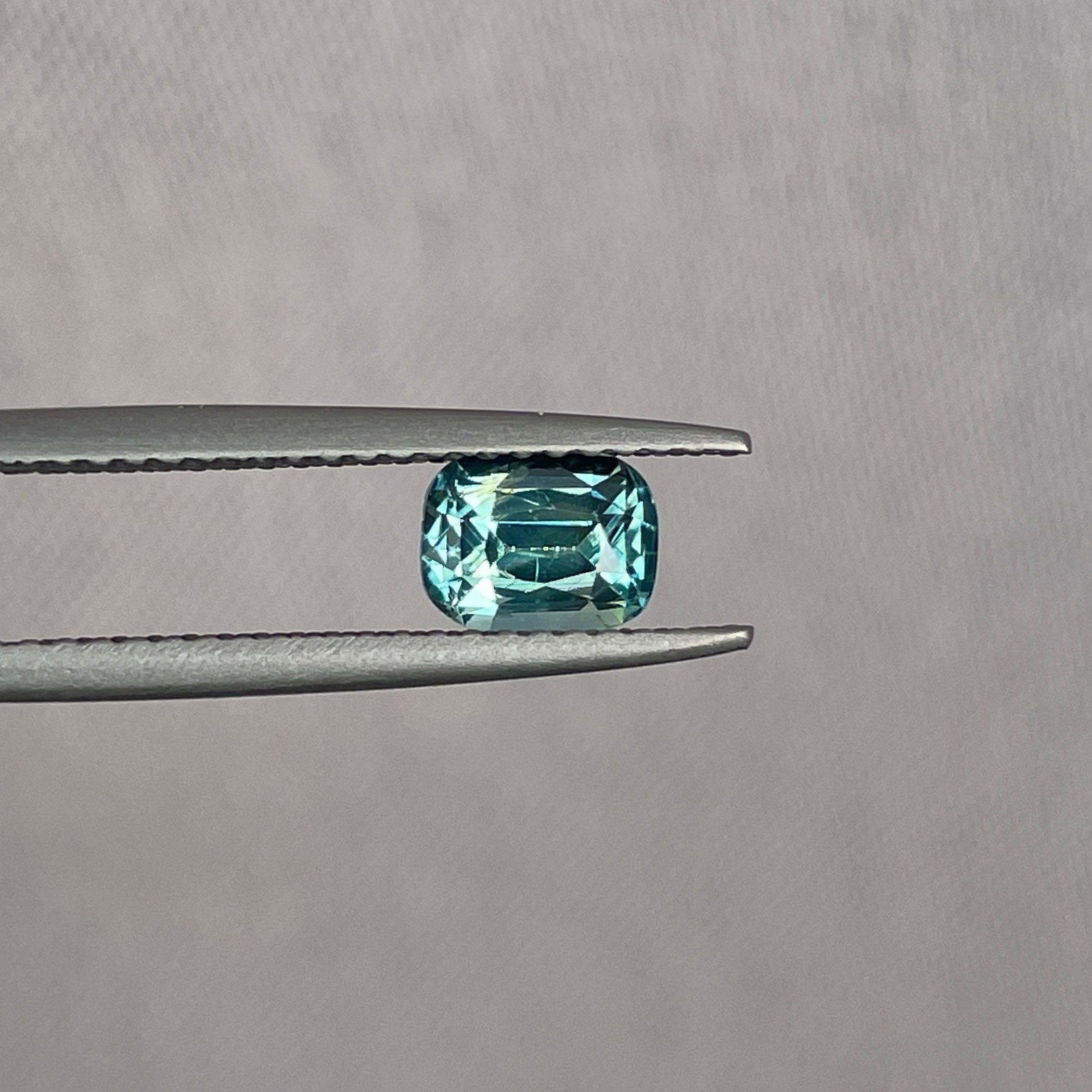 This 1.00 crt Green Sapphire is well cut to bring out the best colour and lustre, and has a perfect colour blend. - NASHGEMS