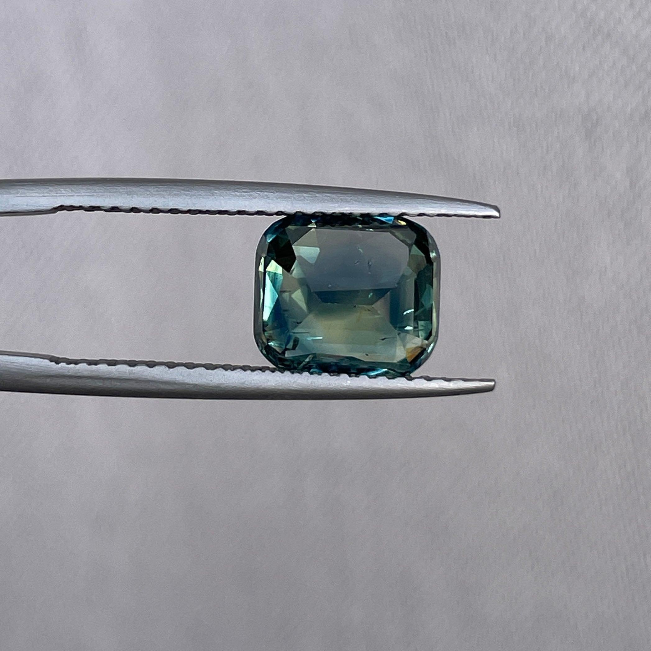 3.15 crt Green Sapphire Blue yellow Natural Sapphire