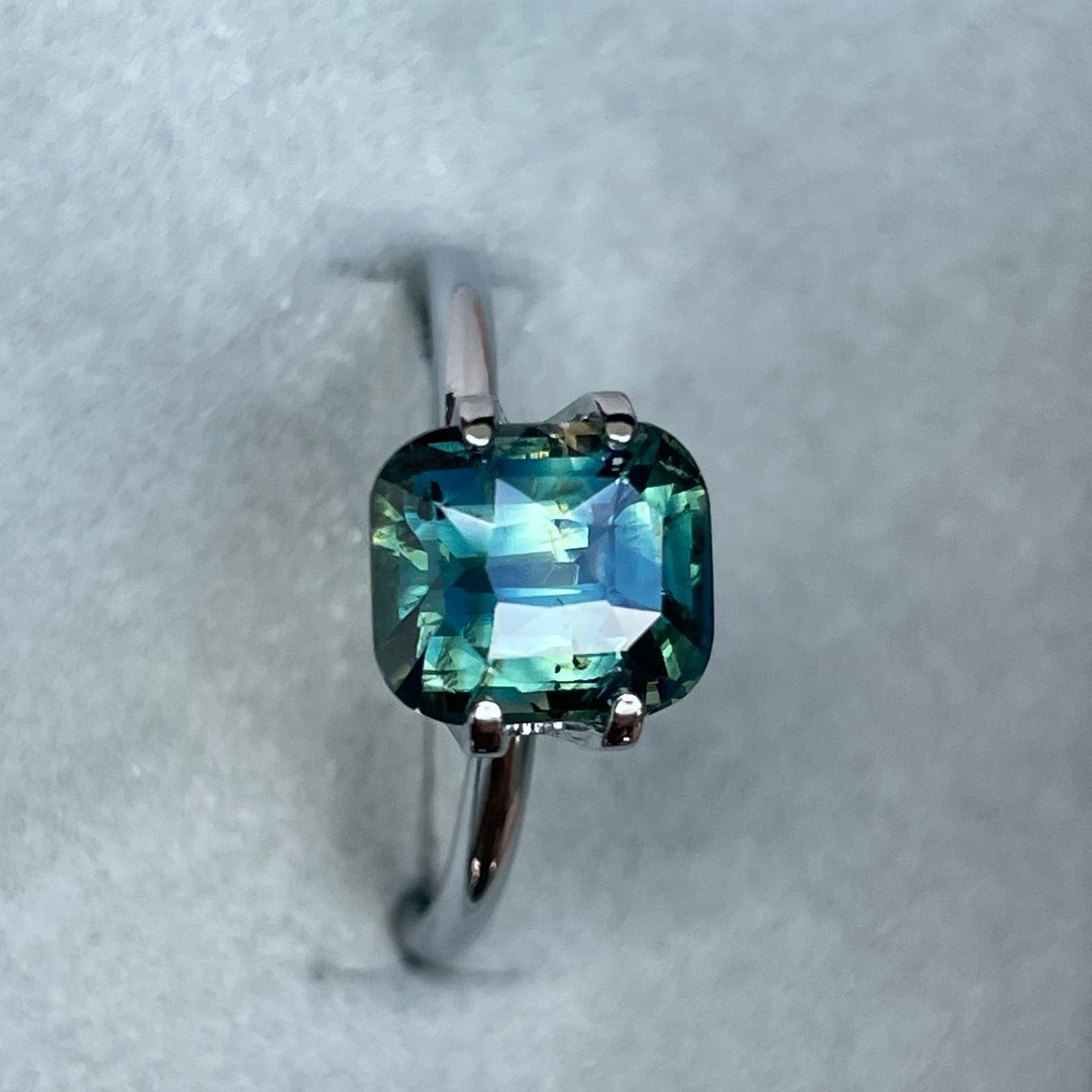 3.15 crt Green Sapphire Blue yellow Natural Sapphire