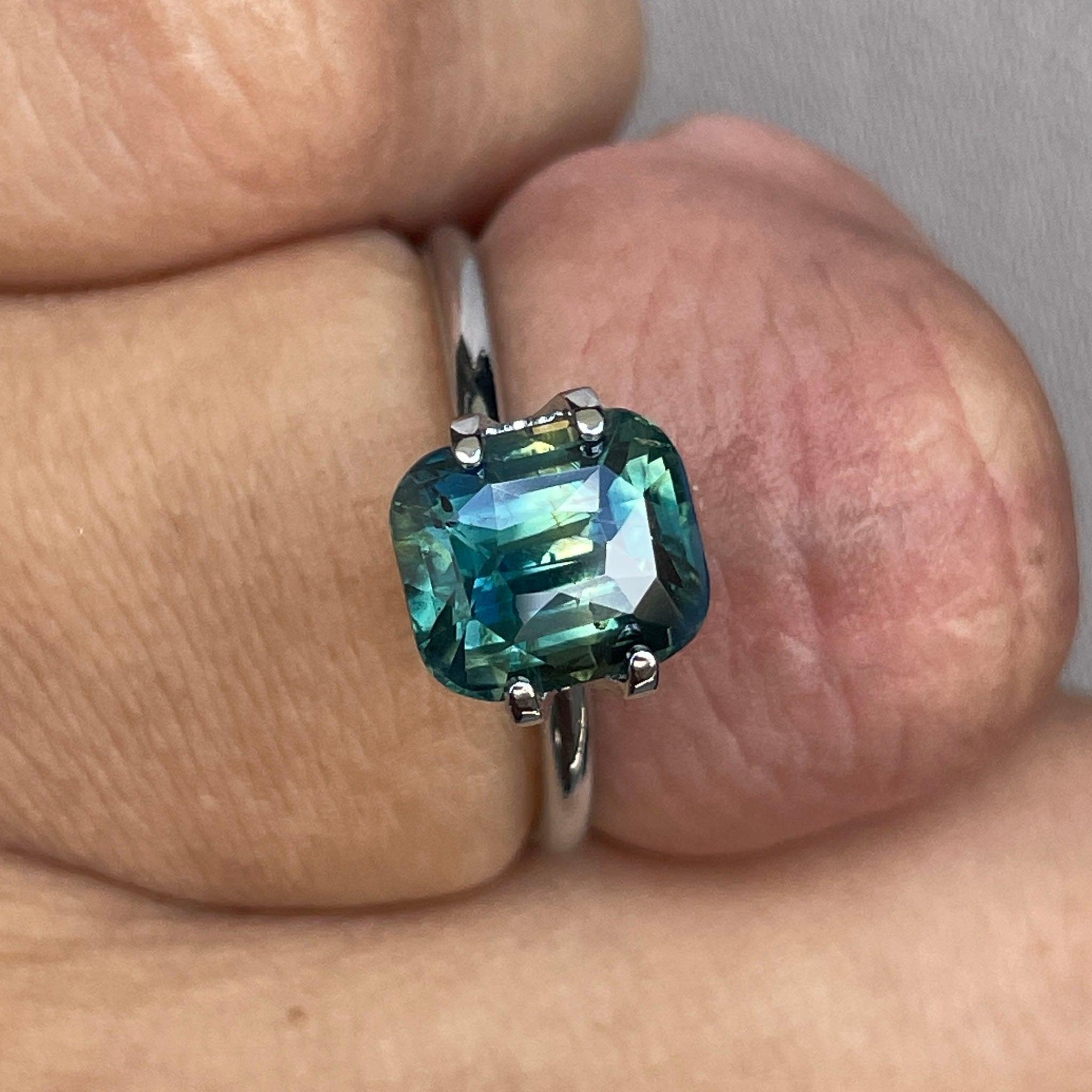 3.15 crt Green Sapphire Blue yellow Natural Sapphire