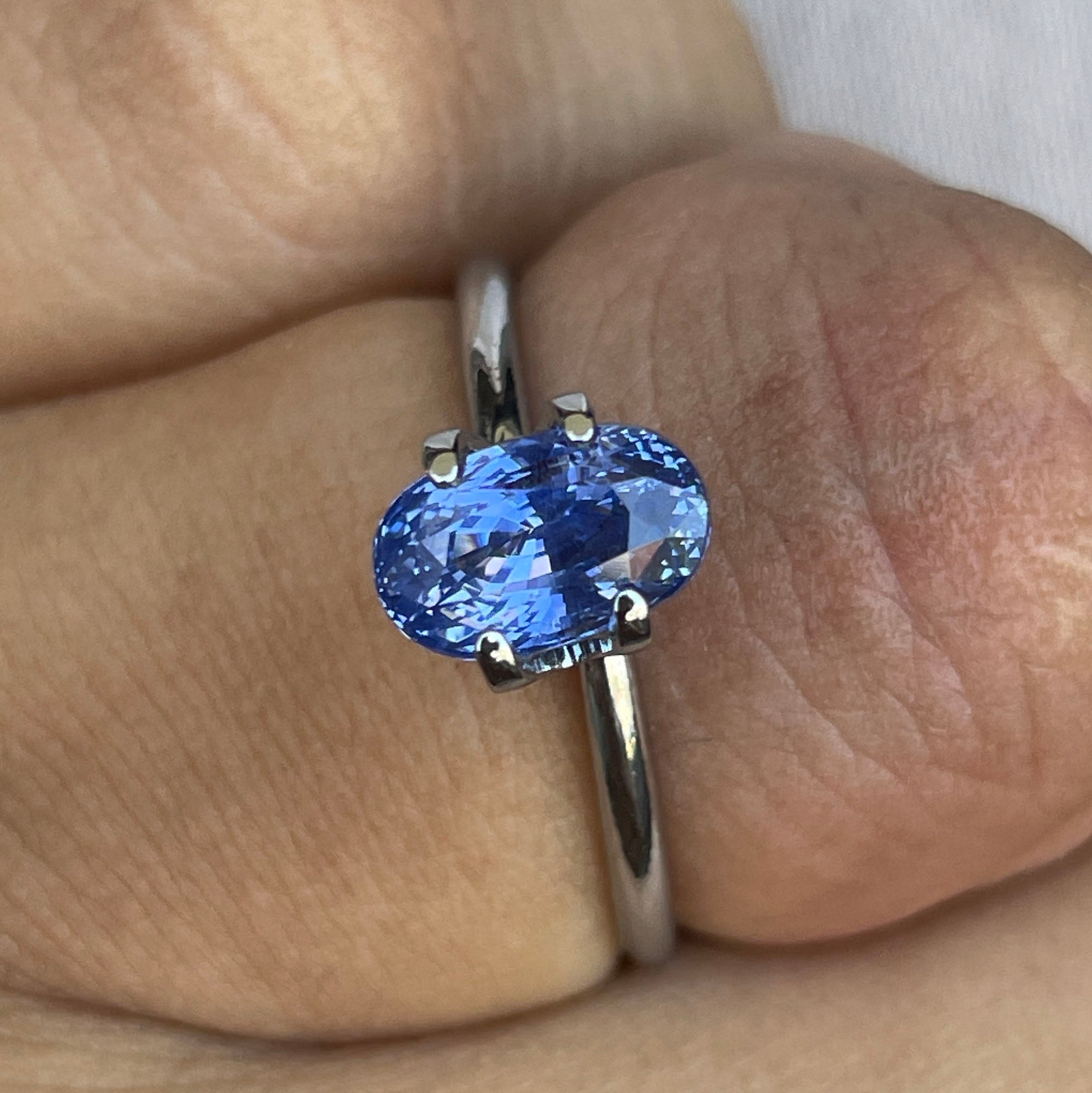 NATURAL BLUE SAPPHIRE OVAL 2.12
