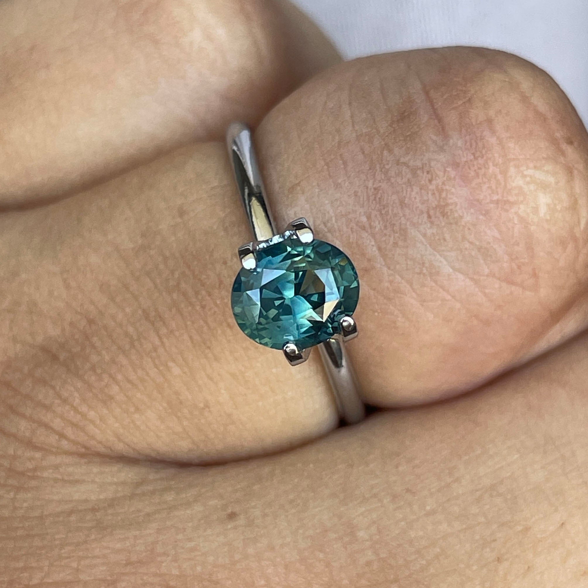 NATURAL GREEN SAPPHIRE OVAL 1.75