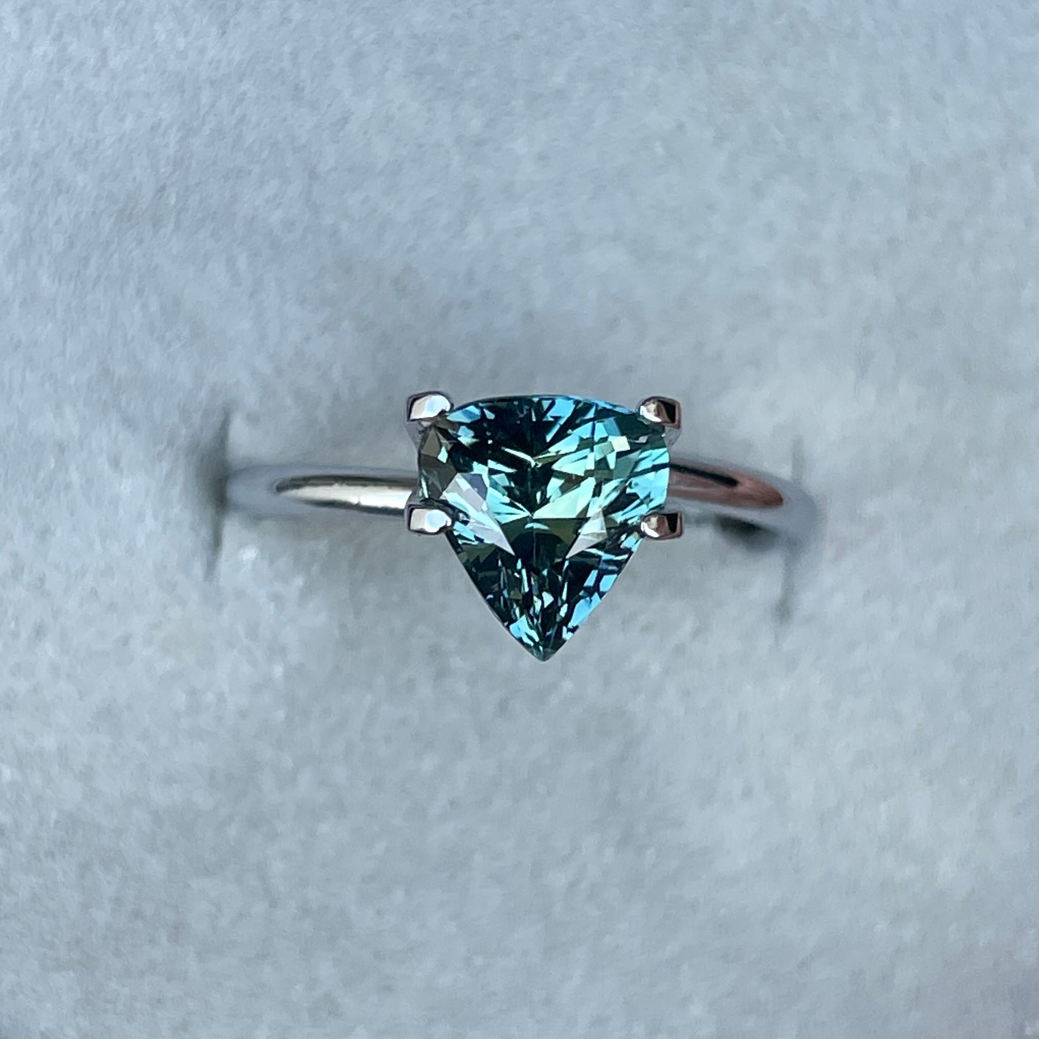 NATURAL PARTI TEAL TRIANGLE SAPPHIRE 2.20