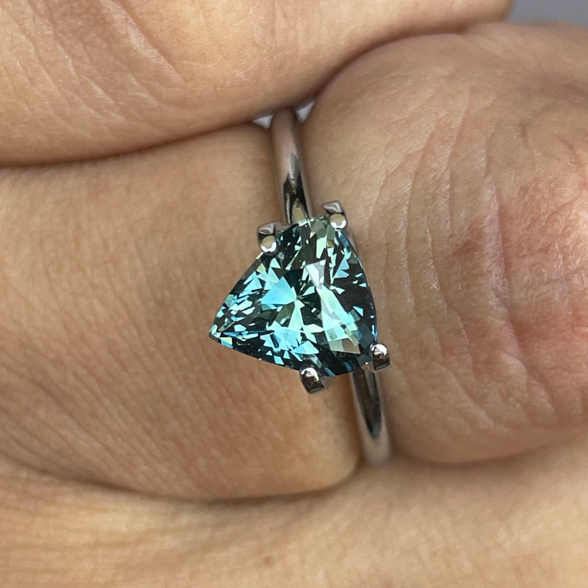 NATURAL PARTI TEAL TRIANGLE SAPPHIRE 2.20