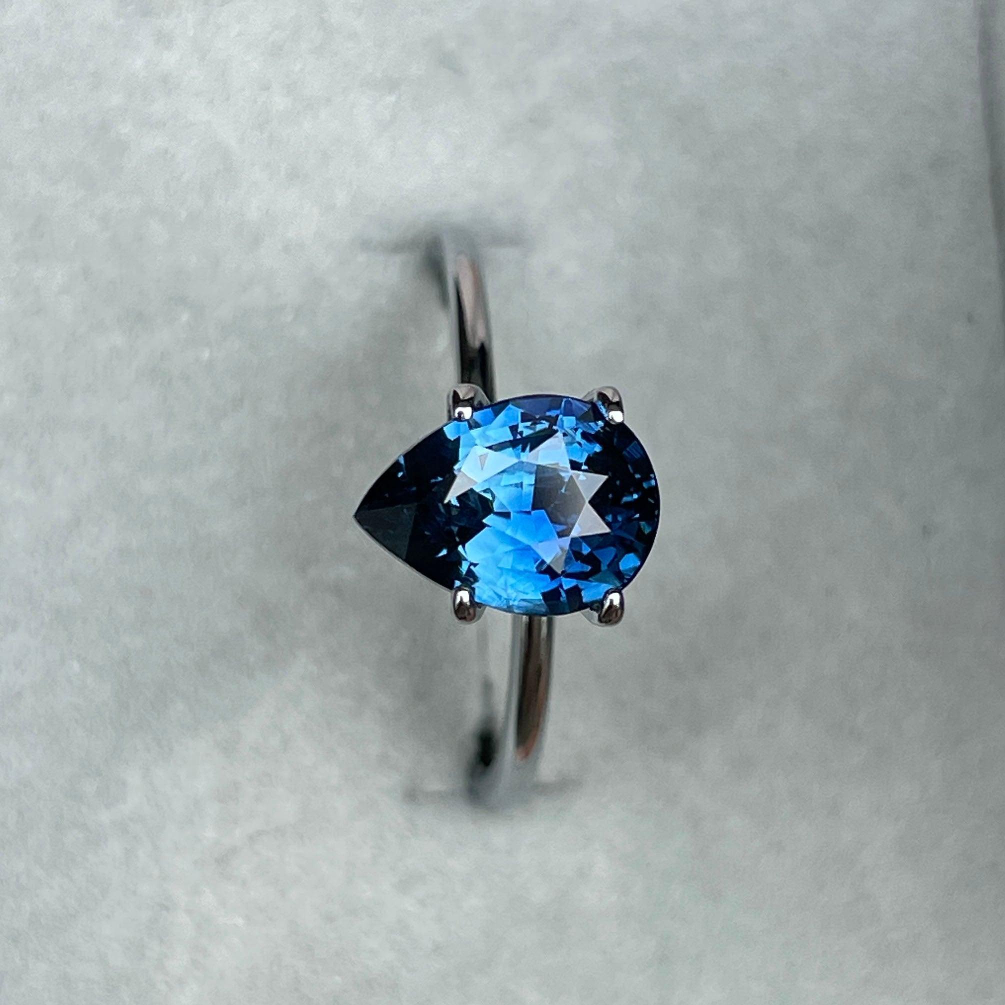 blue sapphire engagement rings