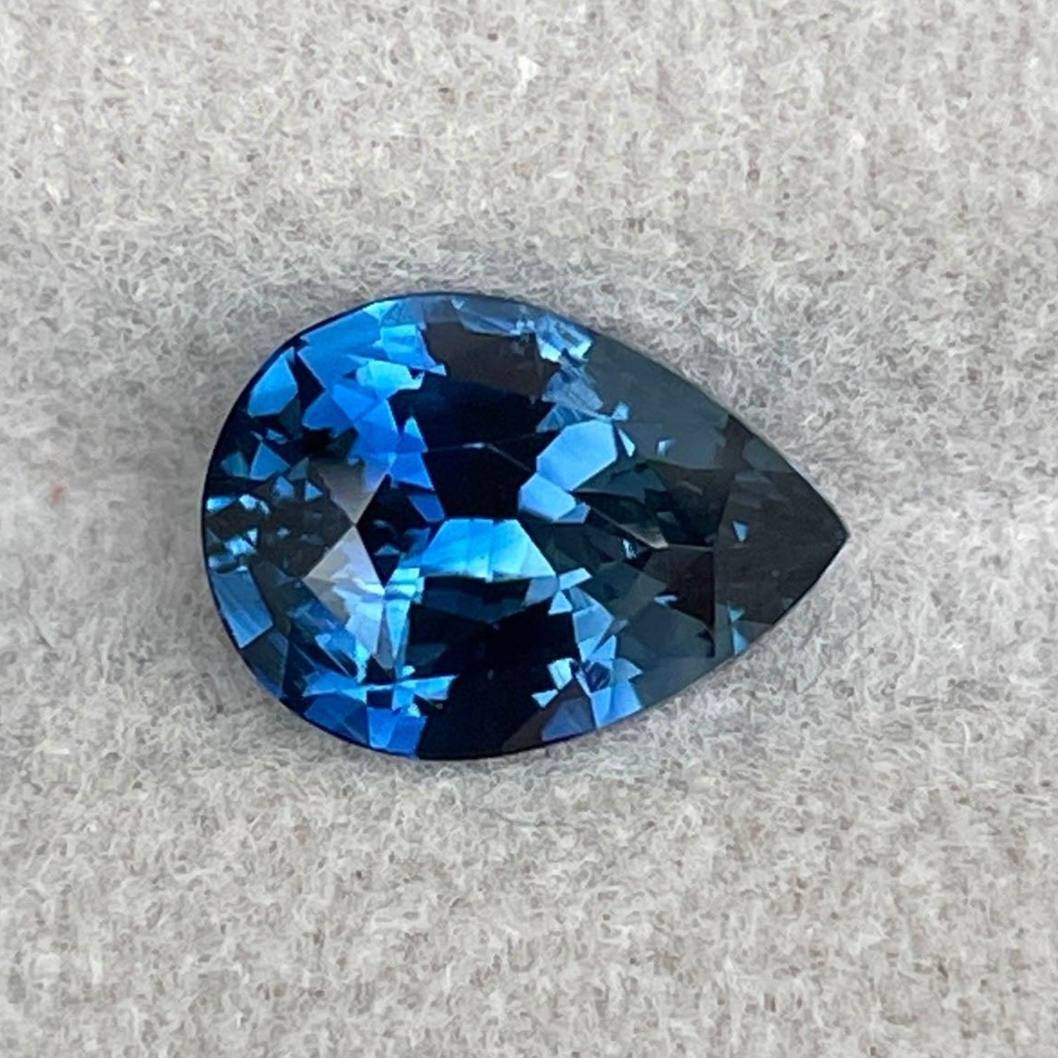 NASHGEMS 青绿色蓝宝石订婚戒指，镶嵌一颗2.55克拉天然蓝宝石，九月诞生石女士珠宝。
