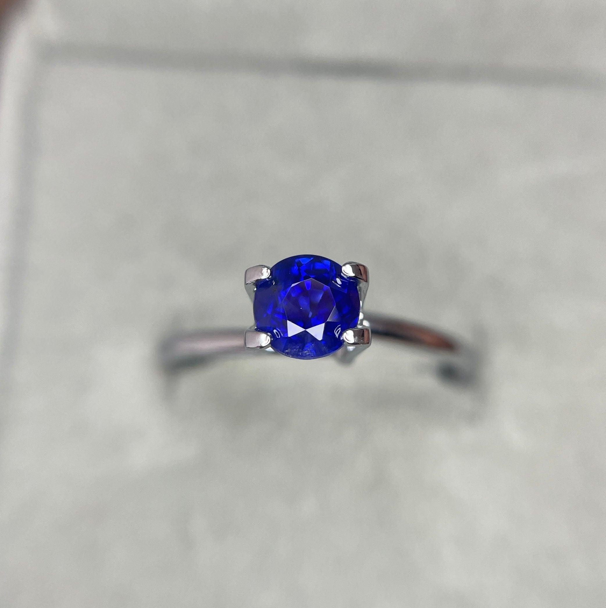 blue sapphire gemstone