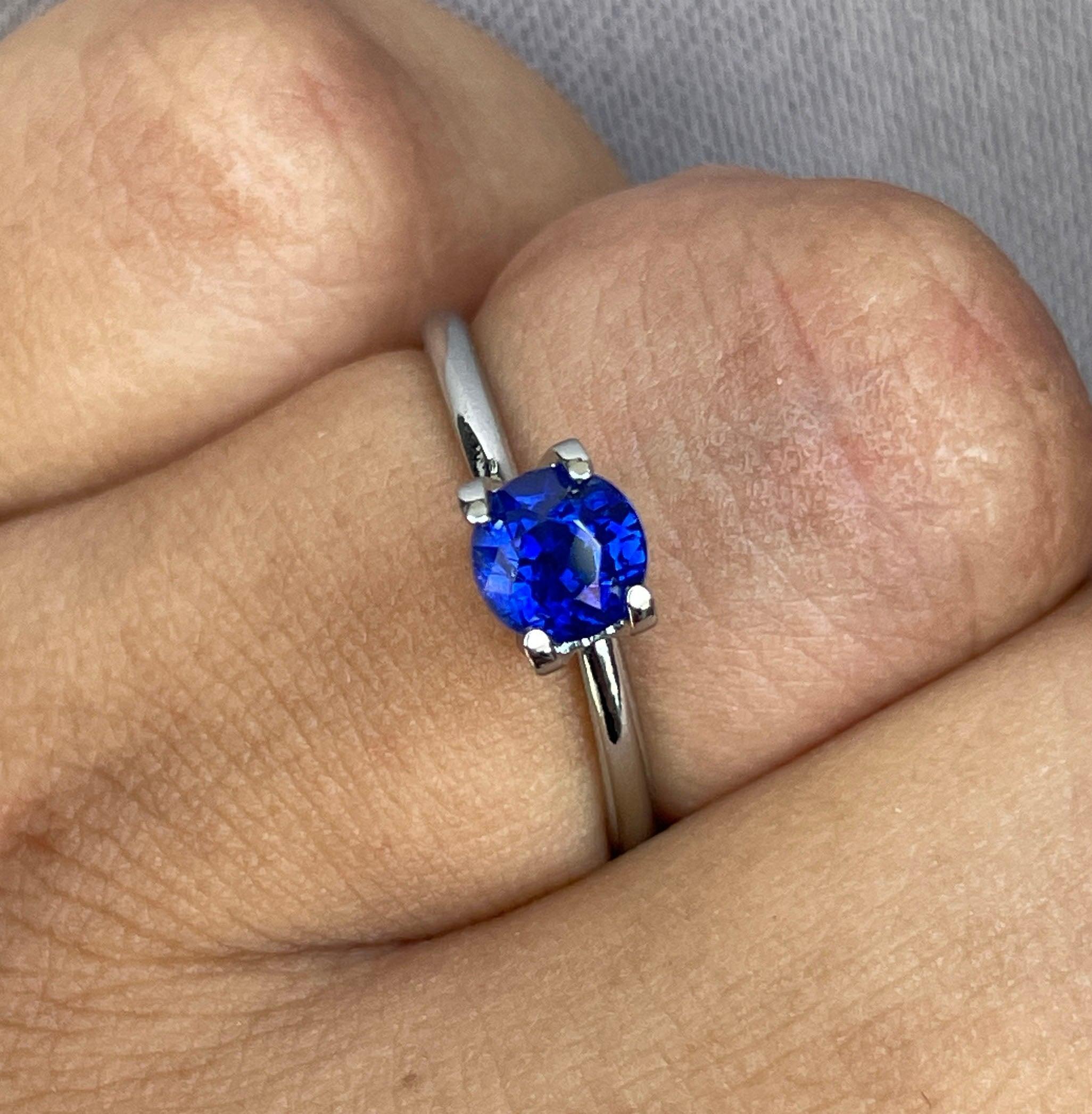 blue sapphire gemstone