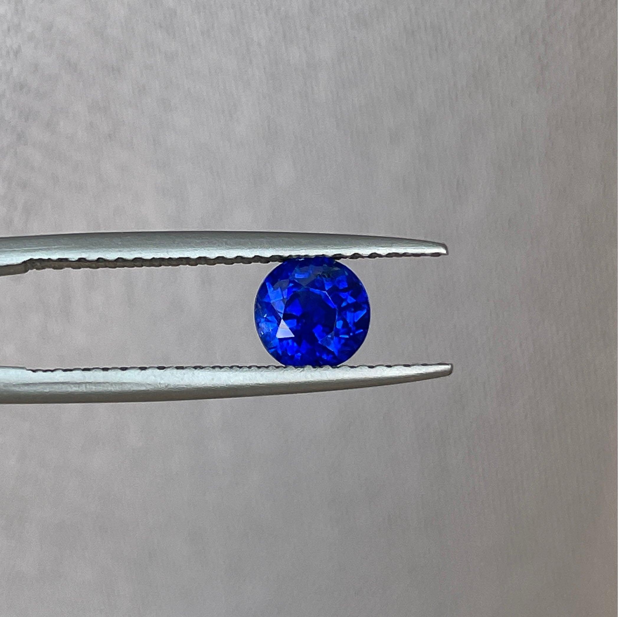 blue sapphire gemstone