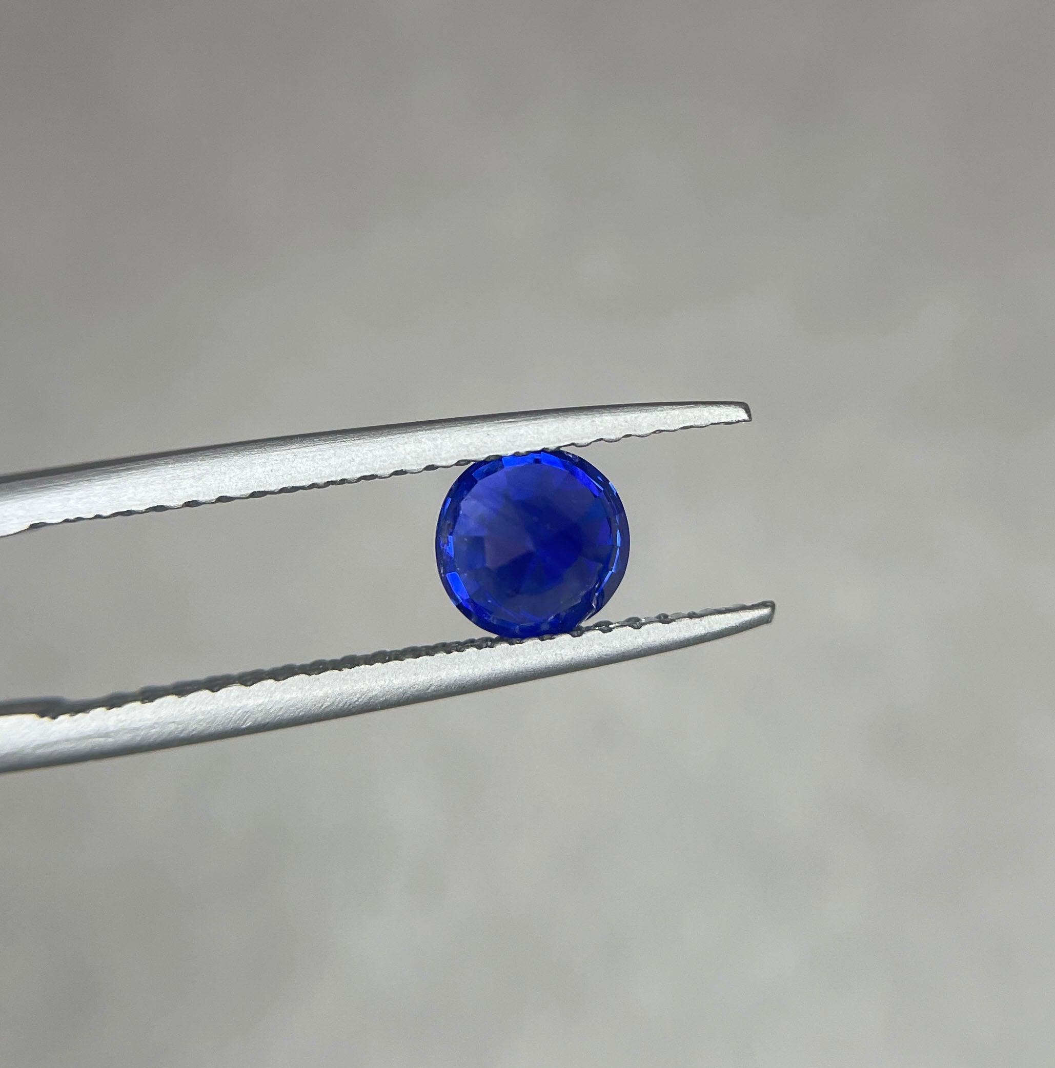 blue sapphire gemstone