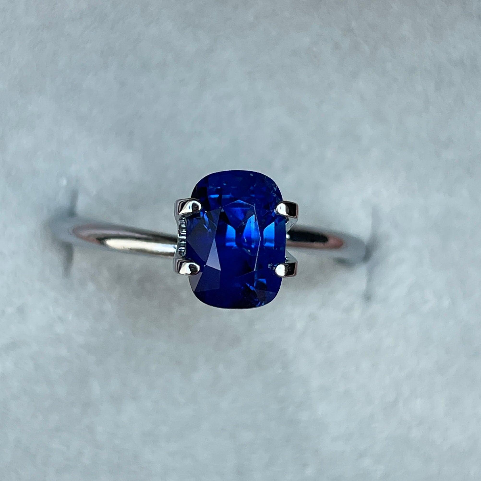 blue sapphire gemstone