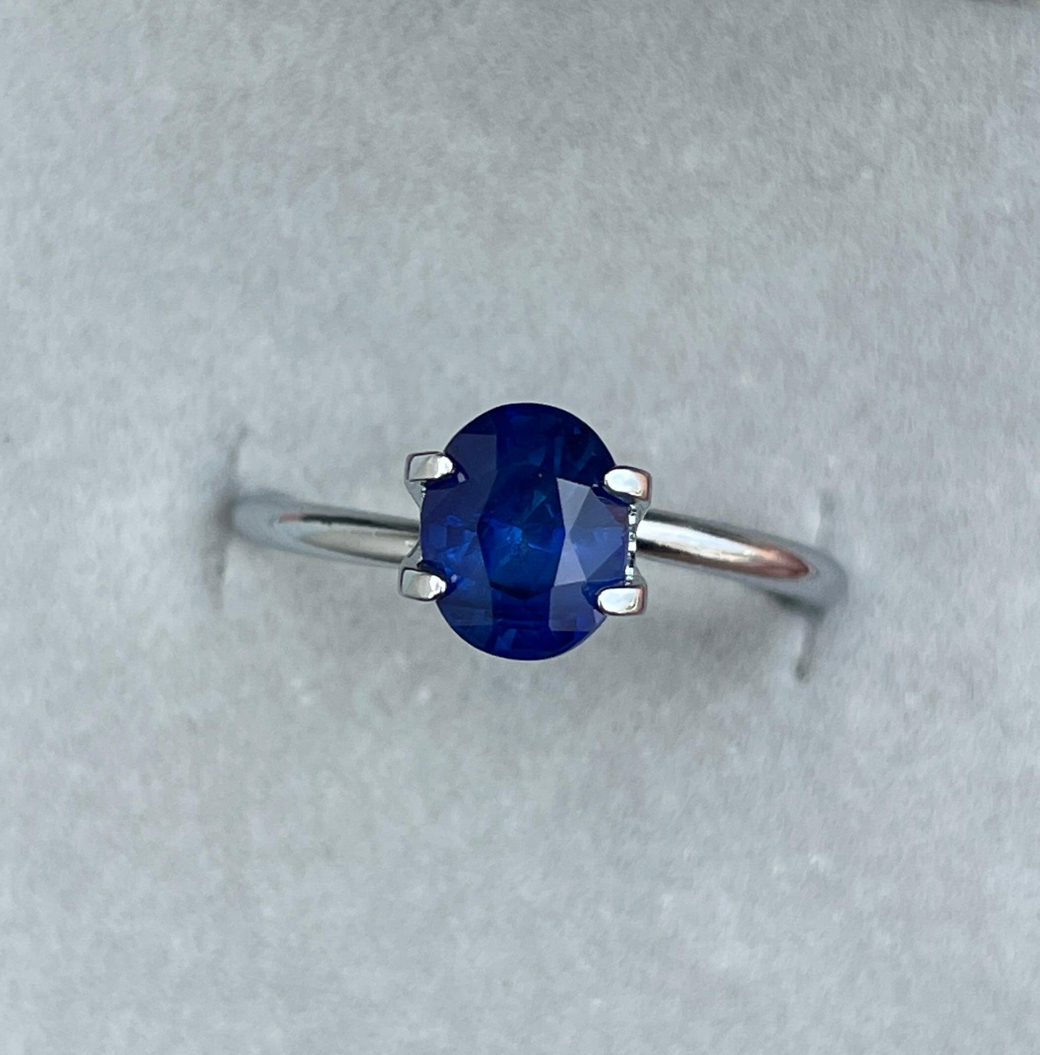 blue sapphire gemstone