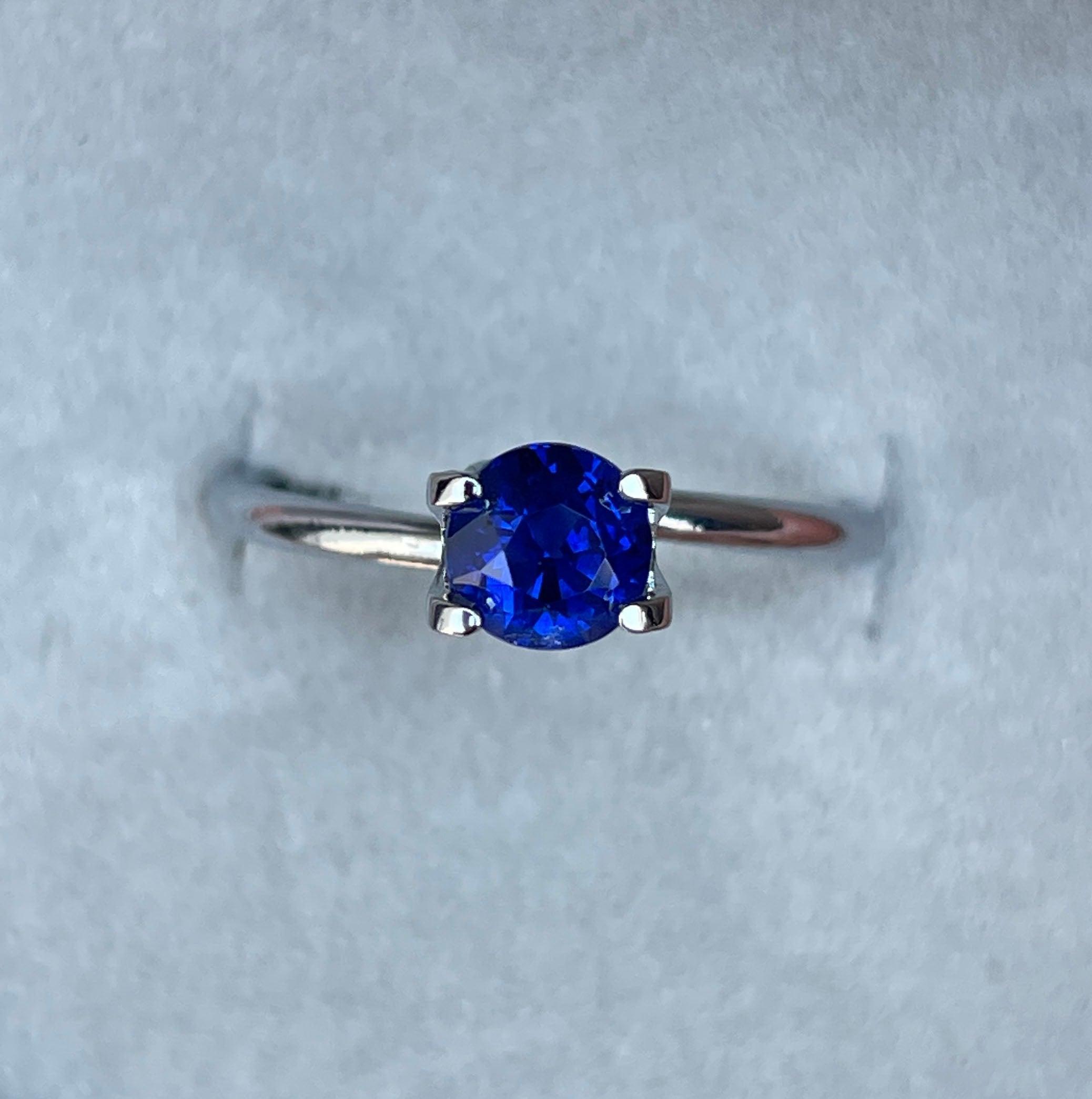 blue sapphire gemstone