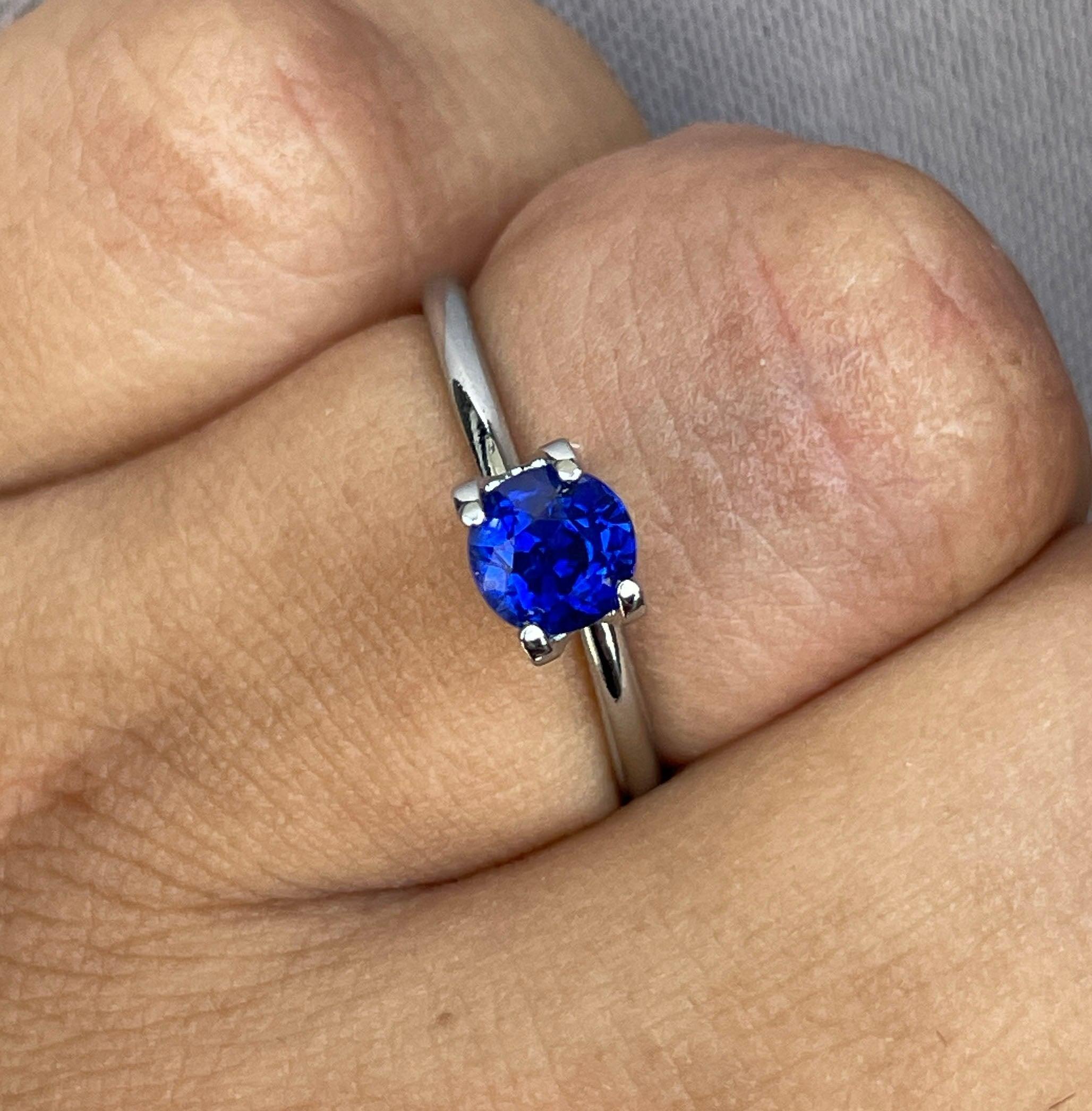 blue sapphire gemstone