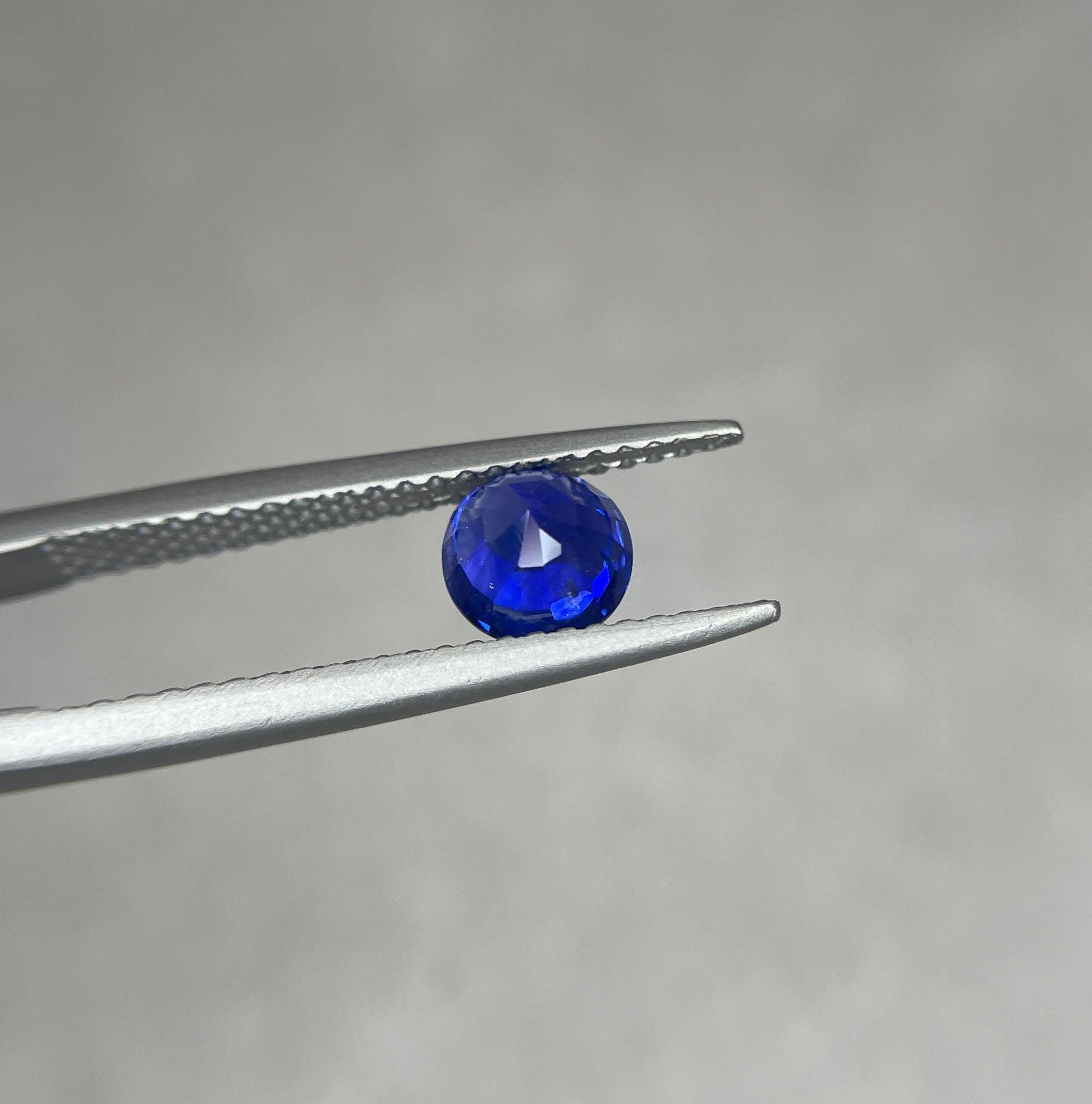 blue sapphire gemstone