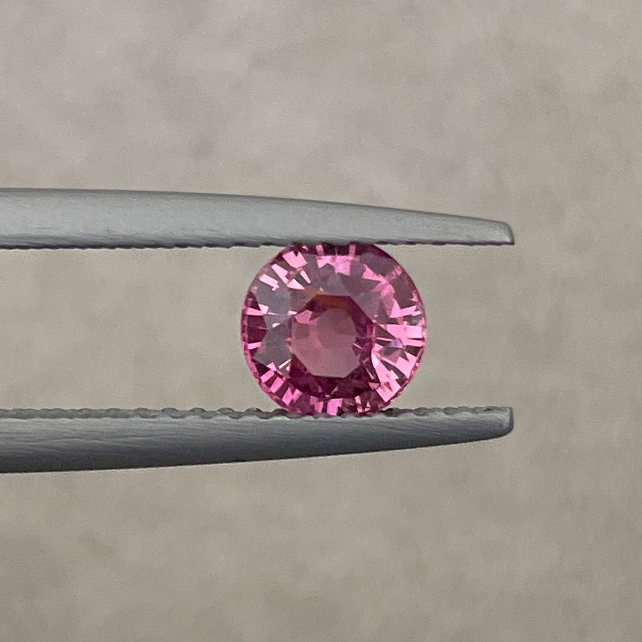 Natural pink sapphire 0.91 Ct round cut VVS loose gemstone by NASHGEMS, ideal for engagement rings.
