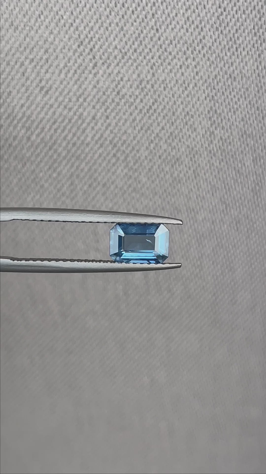 bluish green sapphire precious stone 58gfb