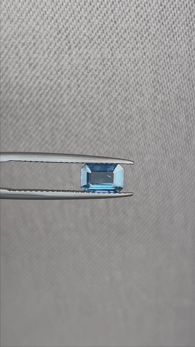 bluish green sapphire precious stone 58gfb