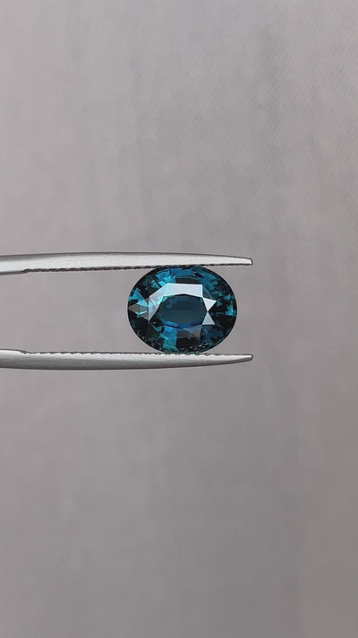 teal blue green parti sapphire oval cut gem 