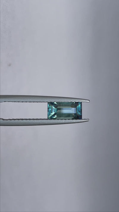 bluish green sapphire precious stone 1t 