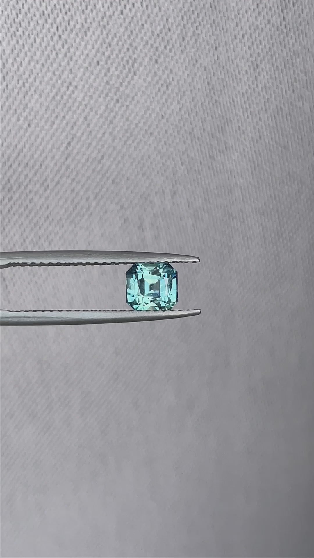 Green sapphire 