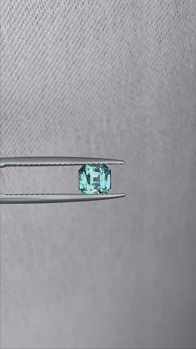 Green sapphire 