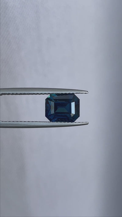 teal blue green gemstone sapphire