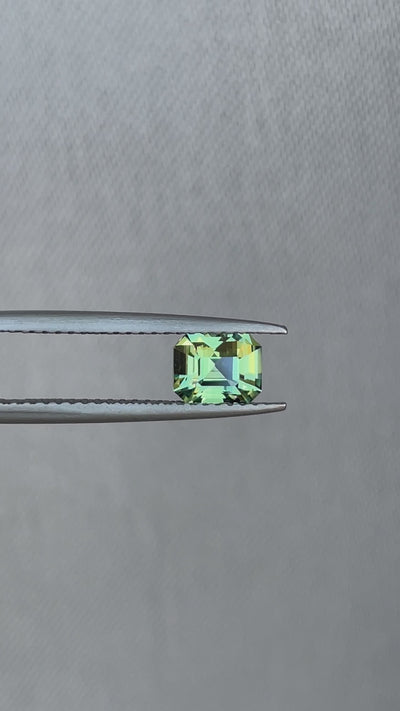 light green sapphire gemstone bv78