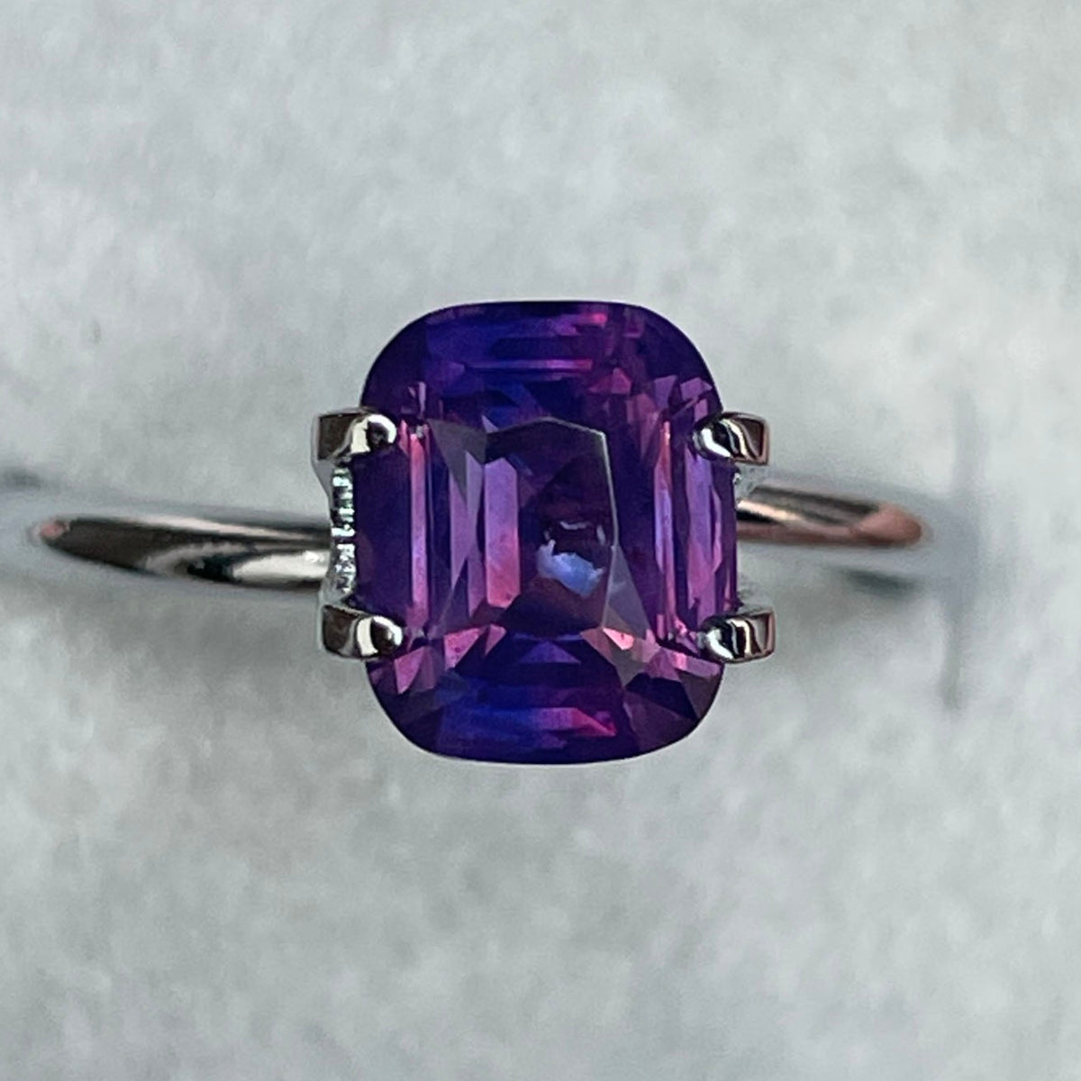ナチュラルウィンザパープルサファイアジェムストーン、クッションカット2.14ct、無加熱ルースジェム、NASHGEMSによるカスタムリングやペンダント用