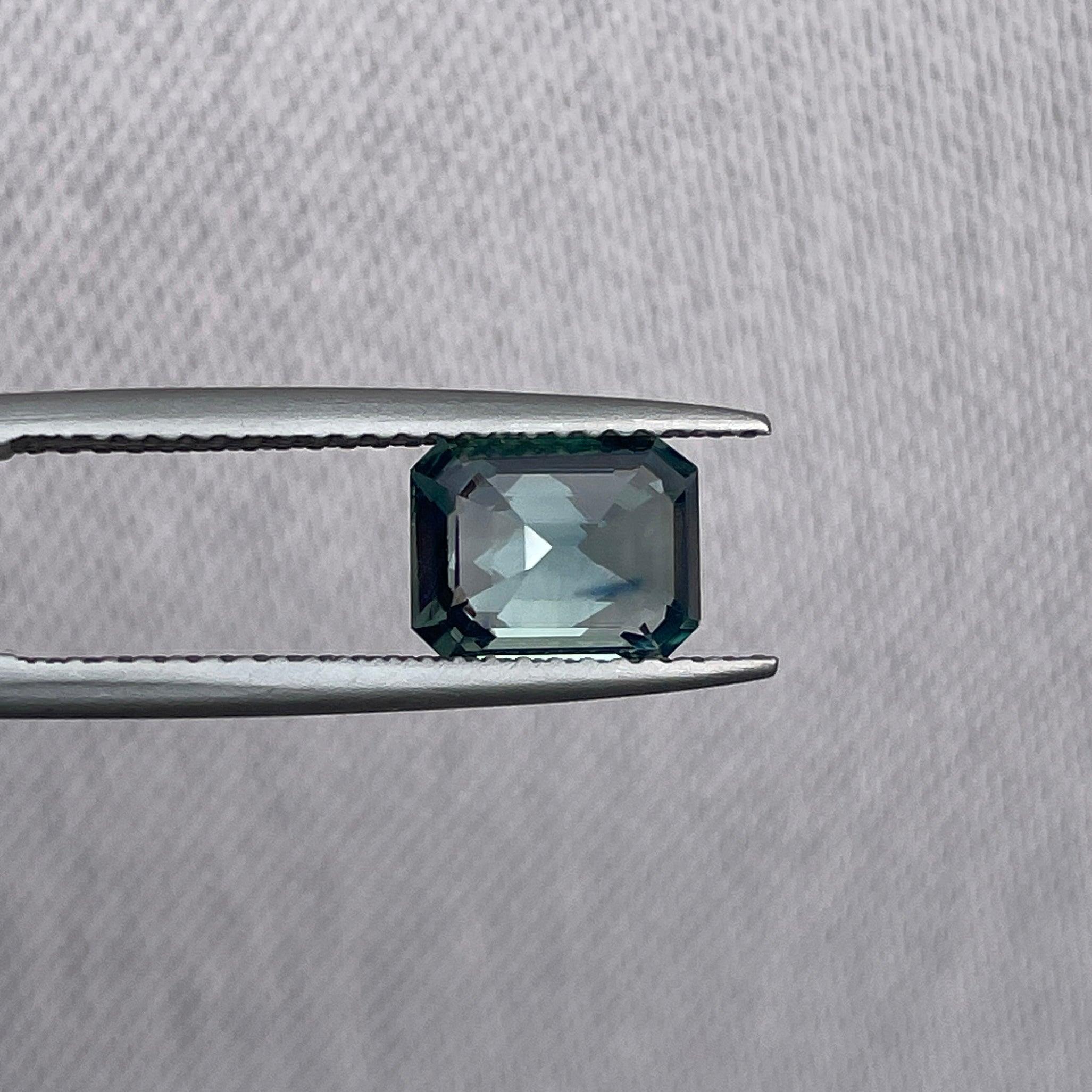 teal blue green gemstone sapphire