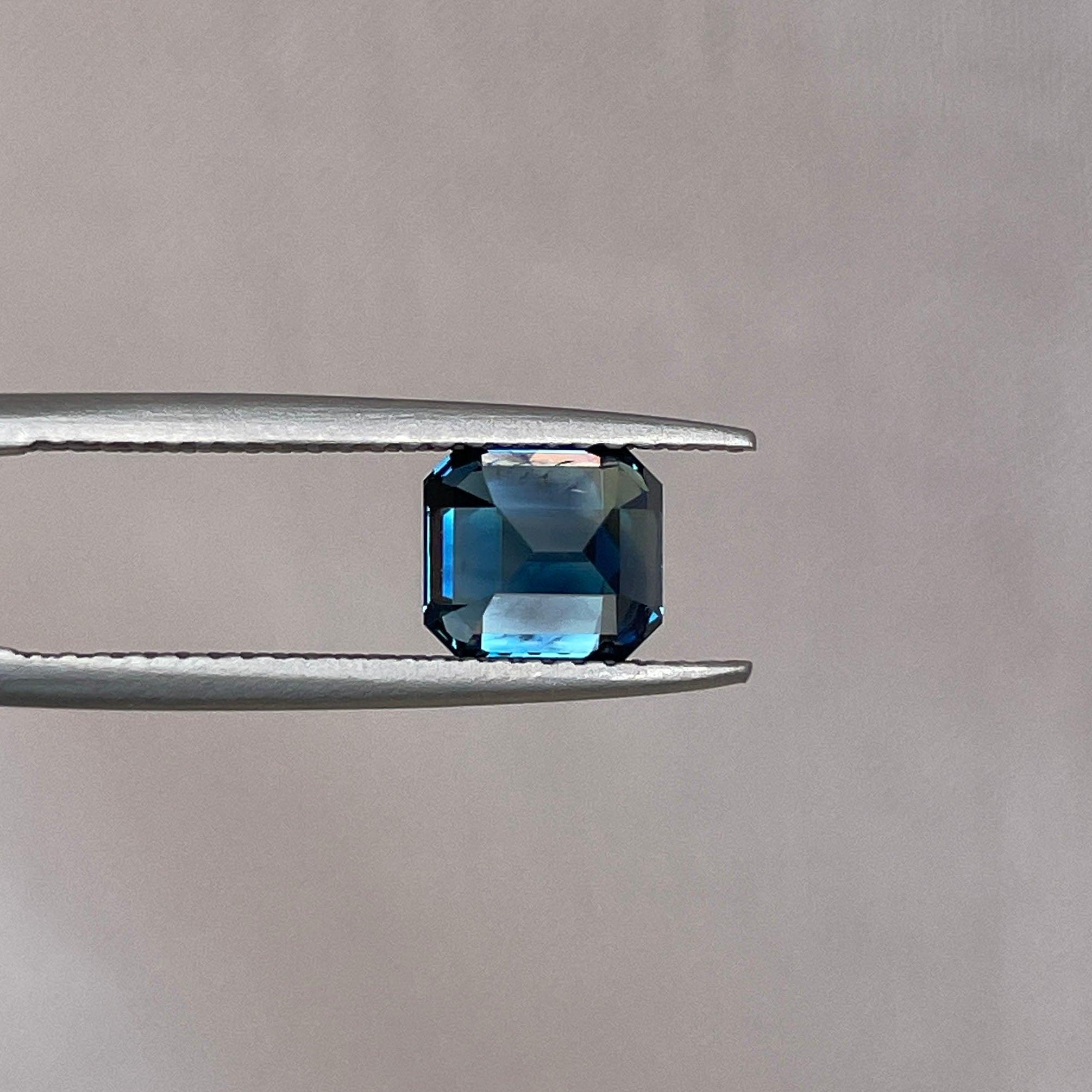 teal blue green gemstone sapphire
