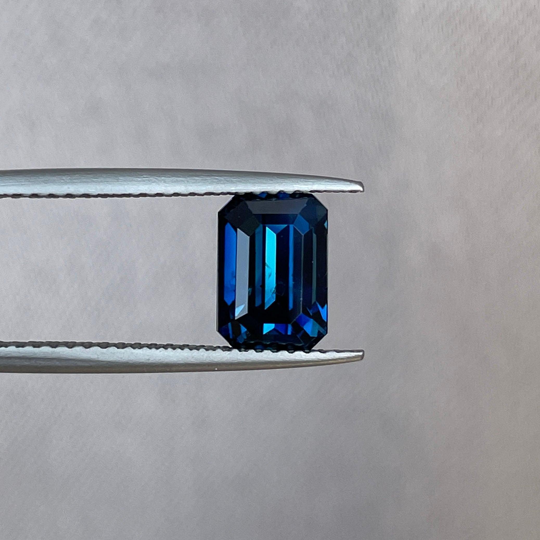 teal blue green gemstone sapphire